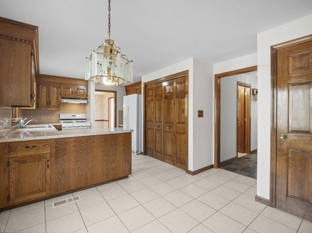 60 Langley Ln
