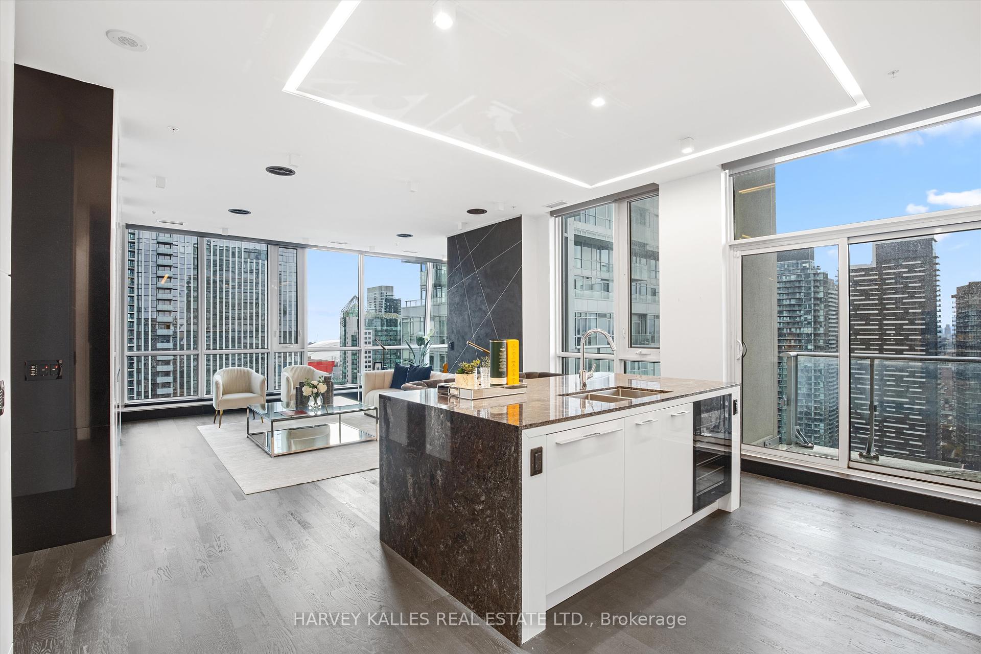 199 Richmond St W Unit: PH101