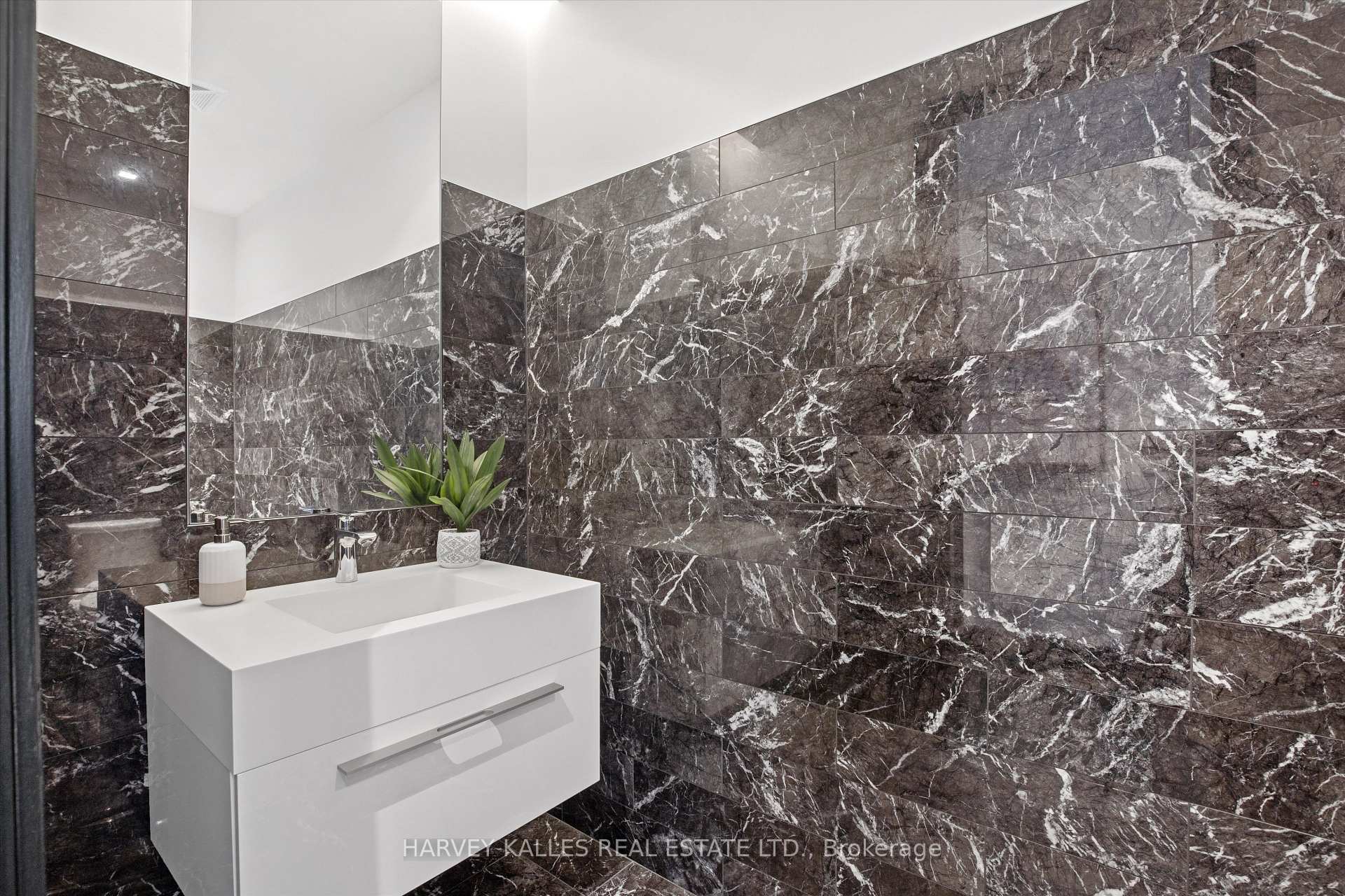 199 Richmond St W Unit: PH101