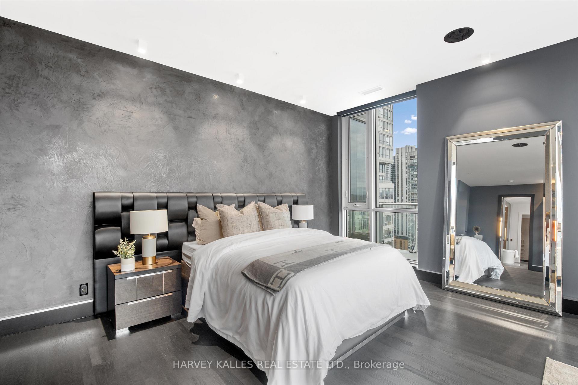 199 Richmond St W Unit: PH101