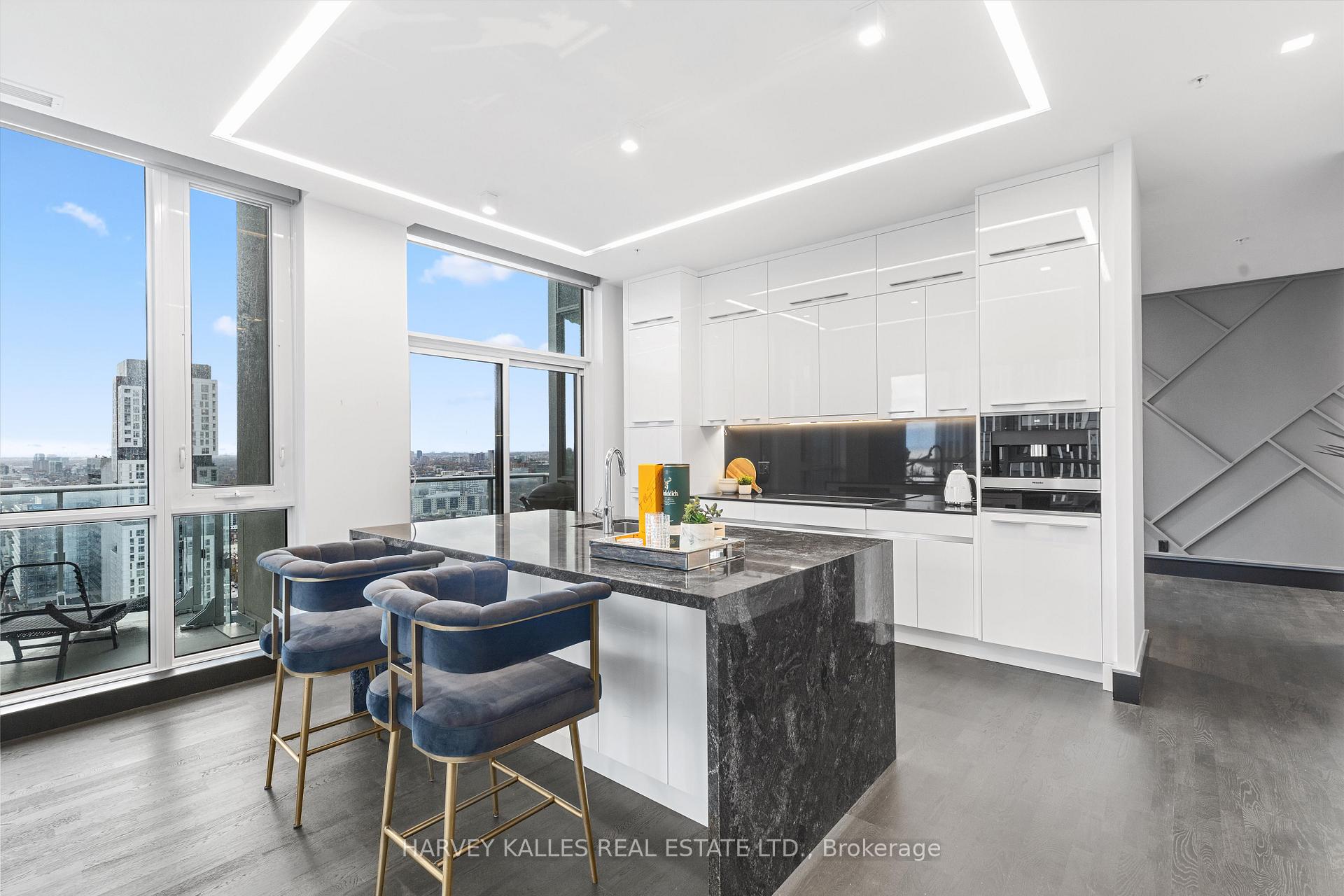 199 Richmond St W Unit: PH101