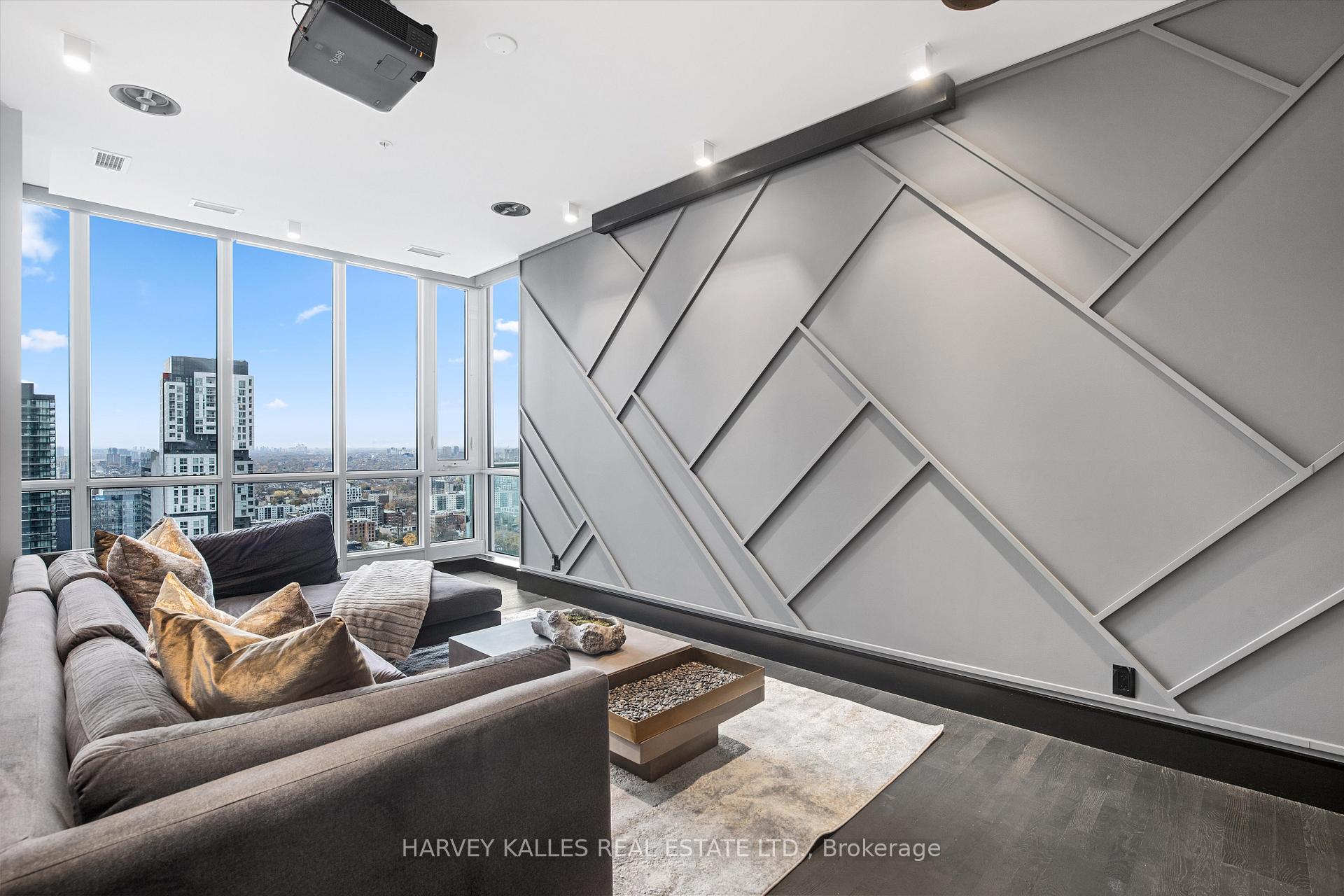 199 Richmond St W Unit: PH101