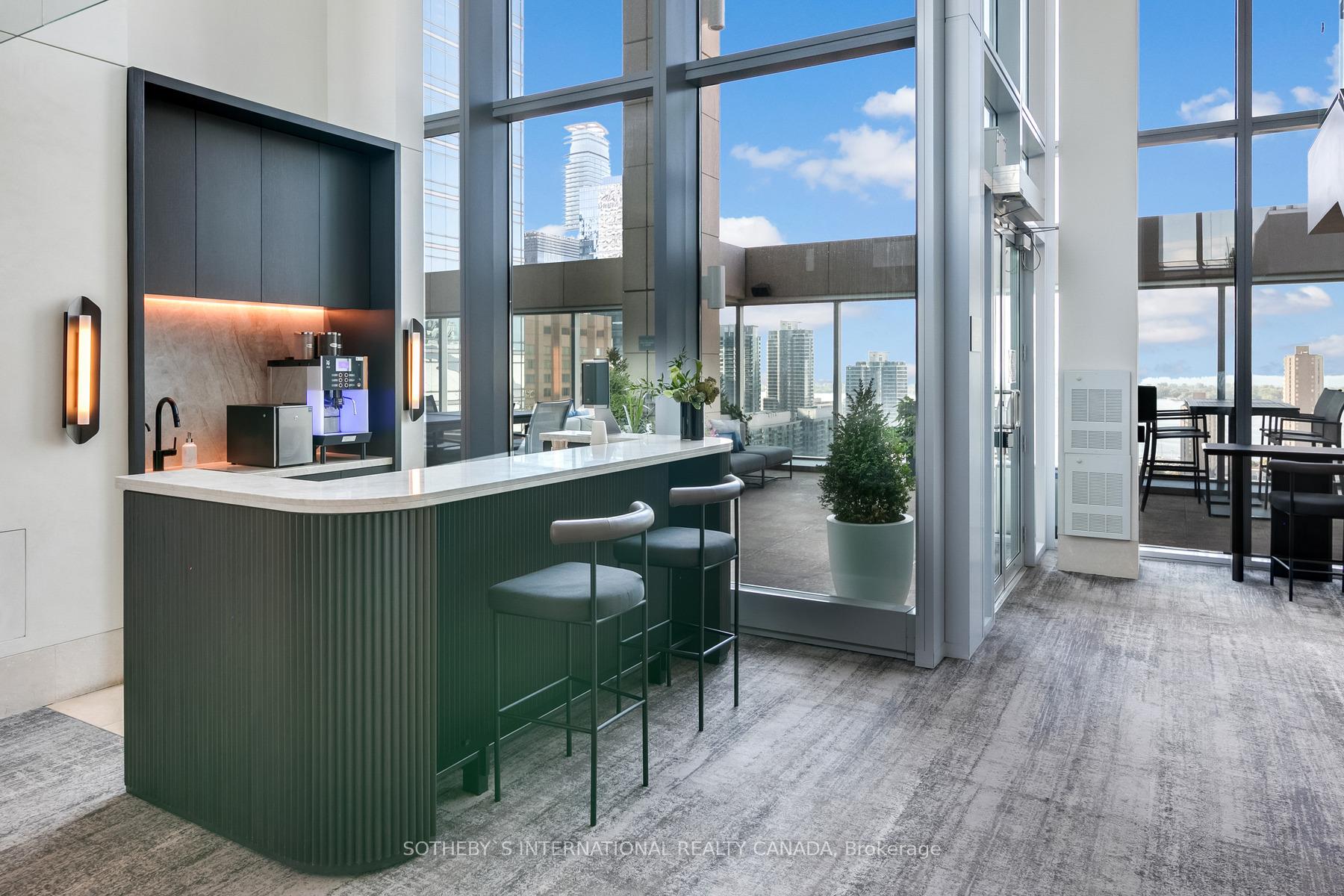 183 Wellington St W Unit: 4104