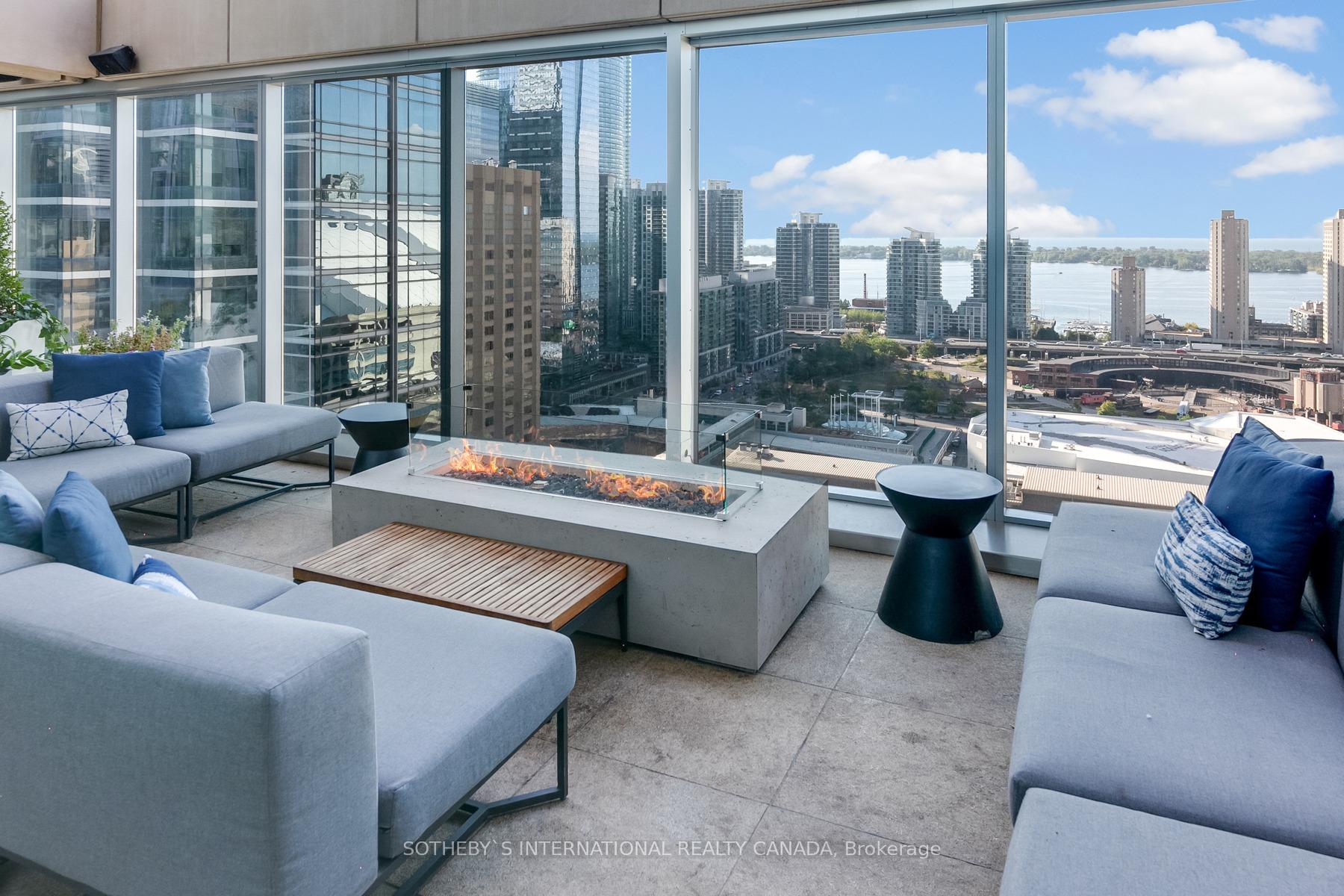 183 Wellington St W Unit: 4104