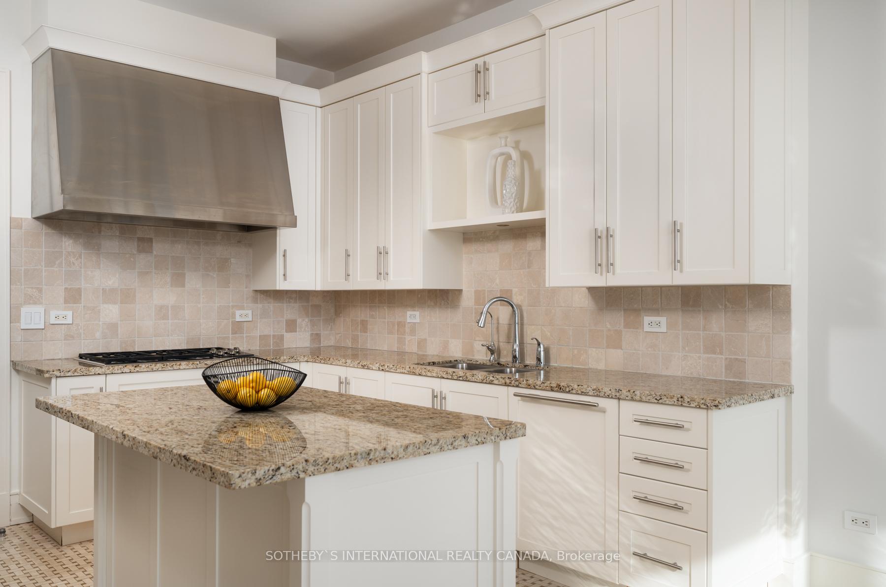 183 Wellington St W Unit: 4104