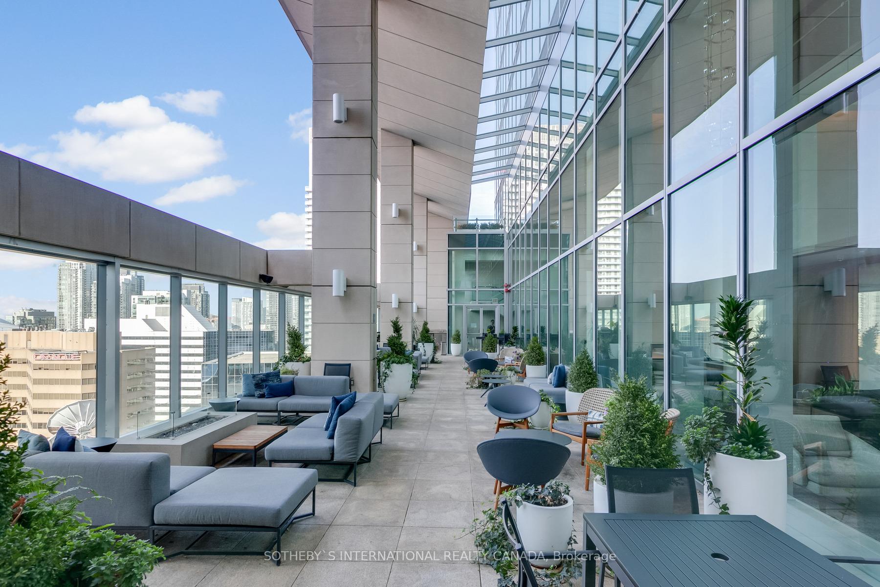 183 Wellington St W Unit: 4104