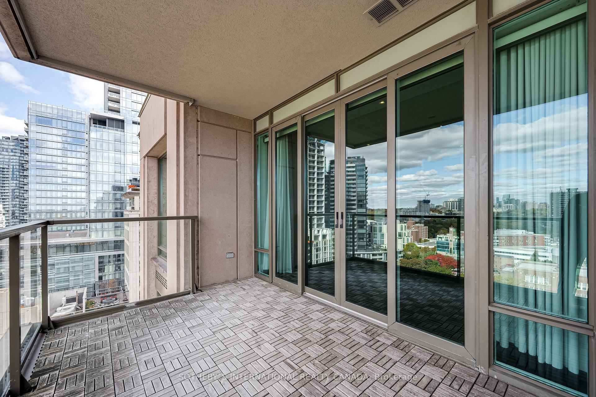 80 Yorkville Ave Unit: 1402
