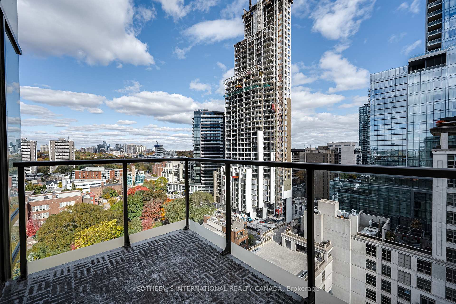 80 Yorkville Ave Unit: 1402