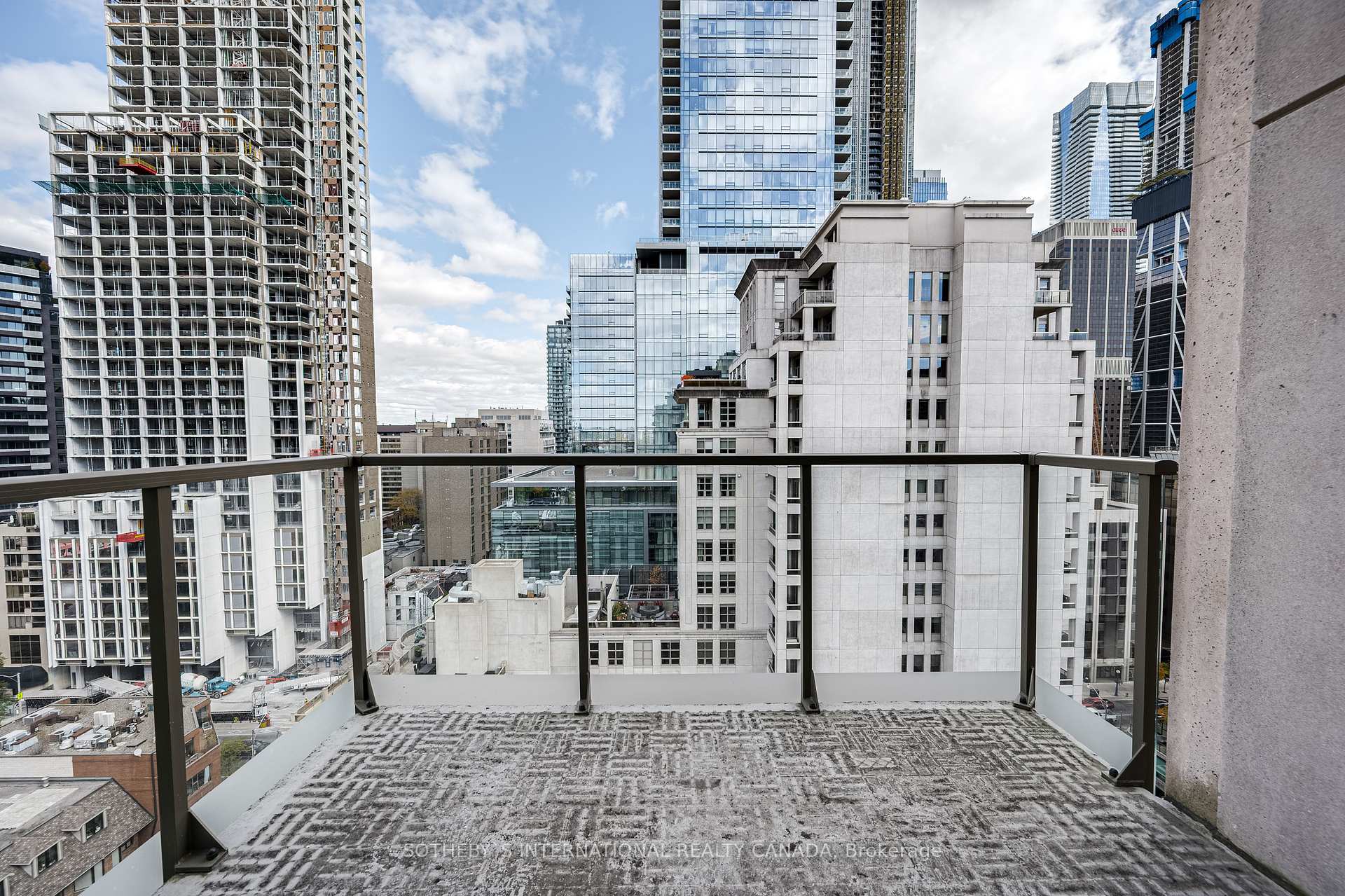 80 Yorkville Ave Unit: 1402