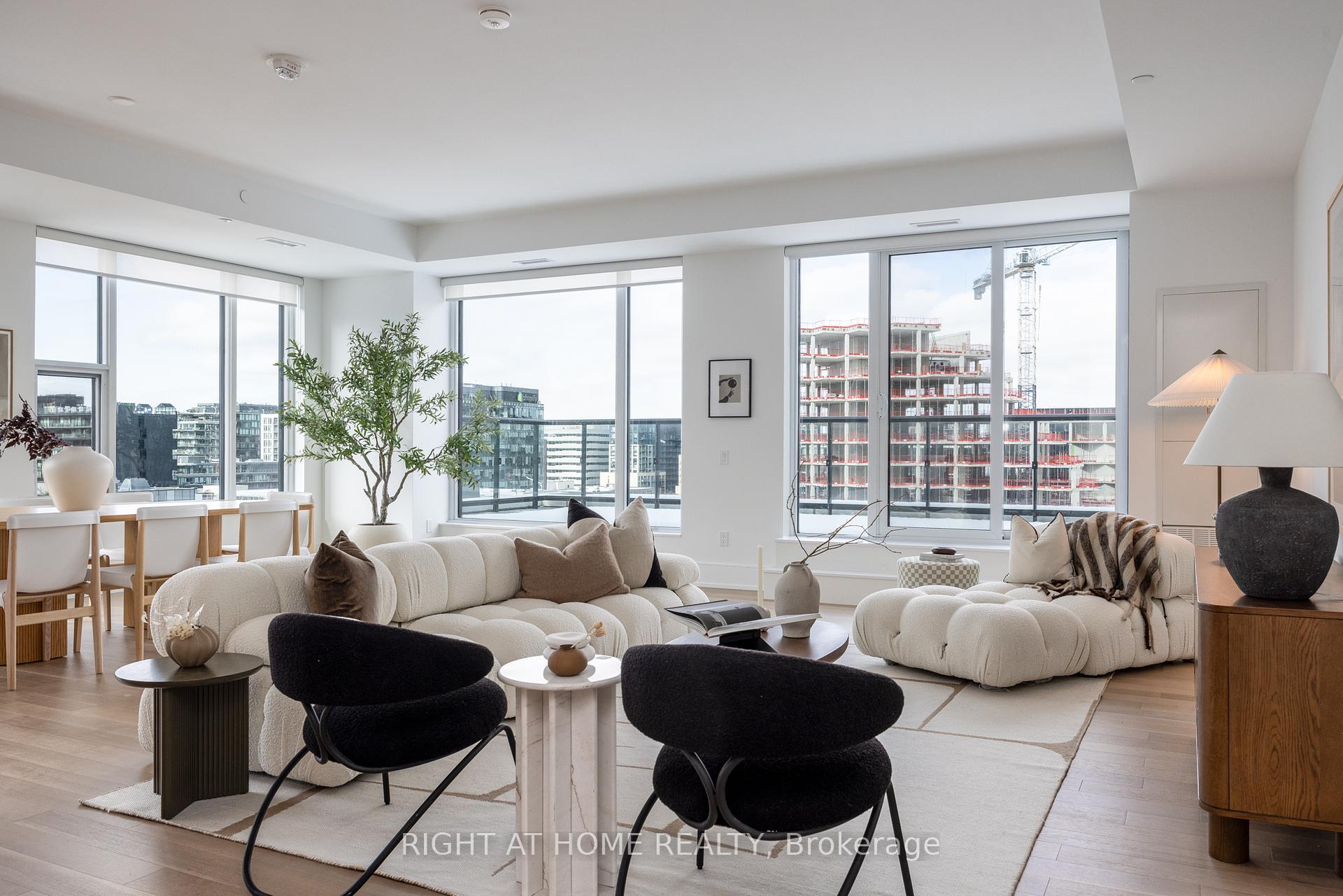 455 Wellington St W Unit: 1110