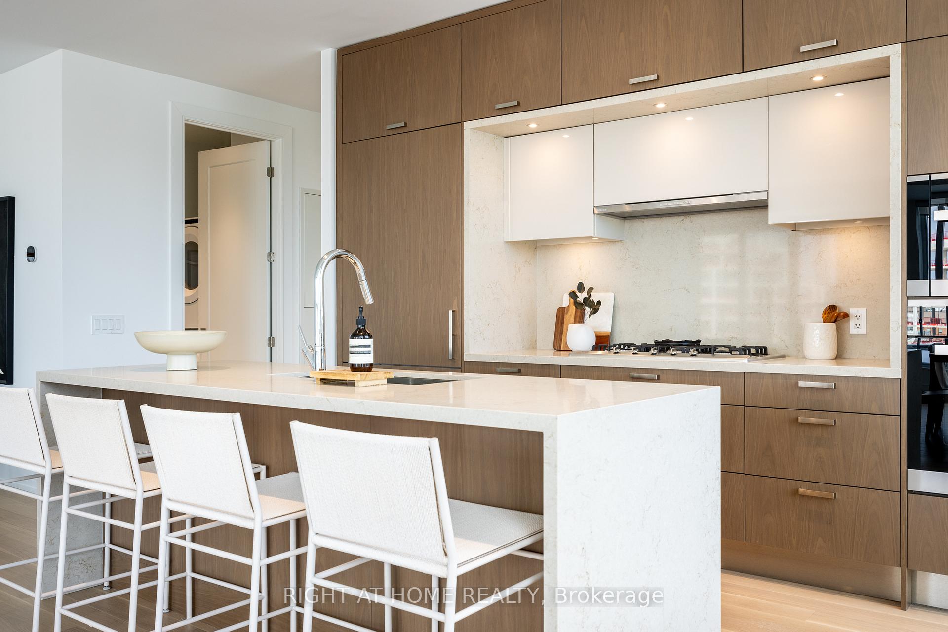 455 Wellington St W Unit: 1110