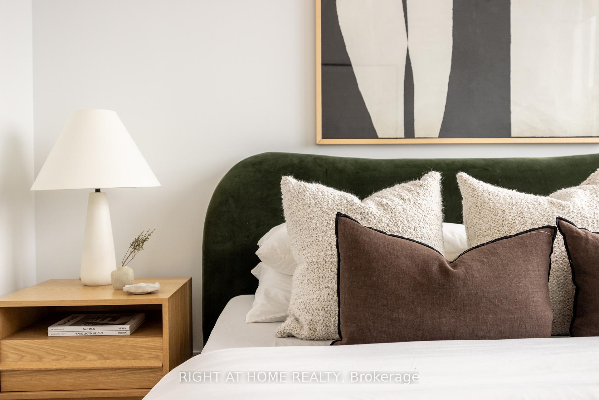 455 Wellington St W Unit: 1110