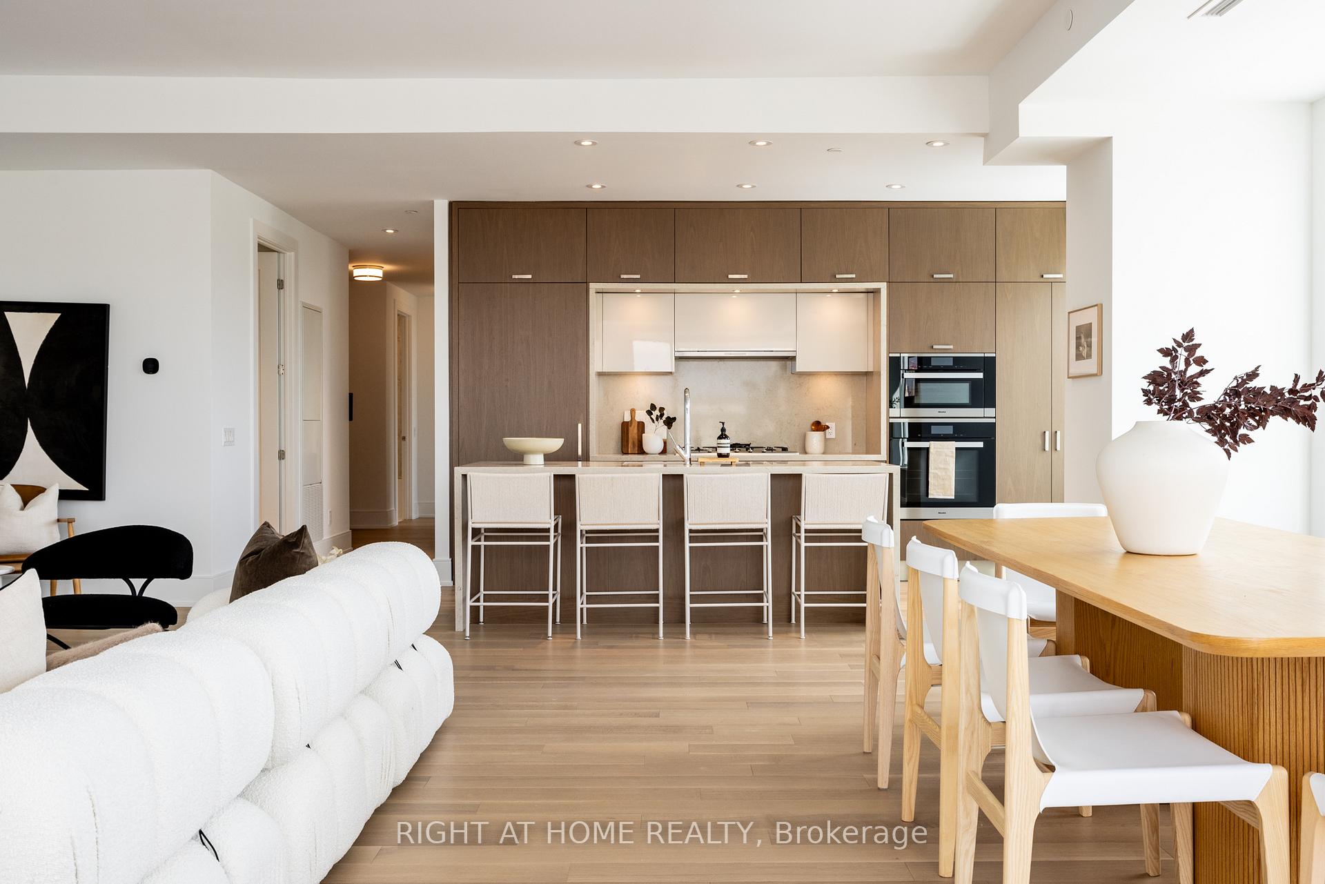 455 Wellington St W Unit: 1110