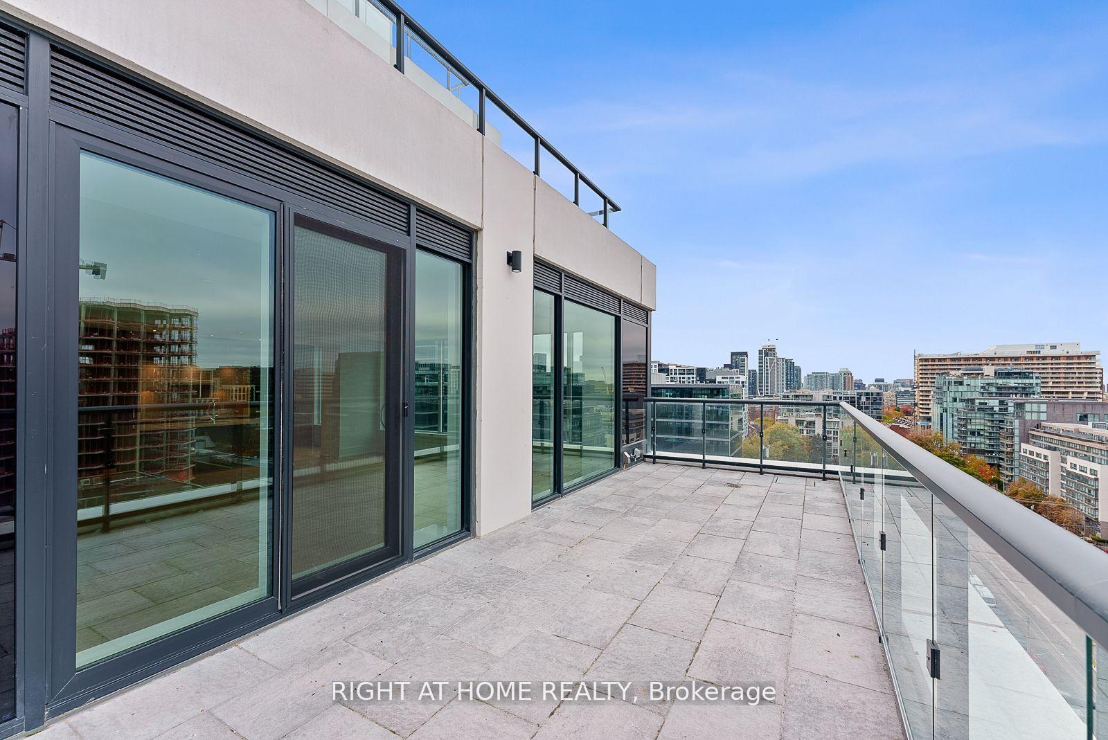 455 Wellington St W Unit: 1110