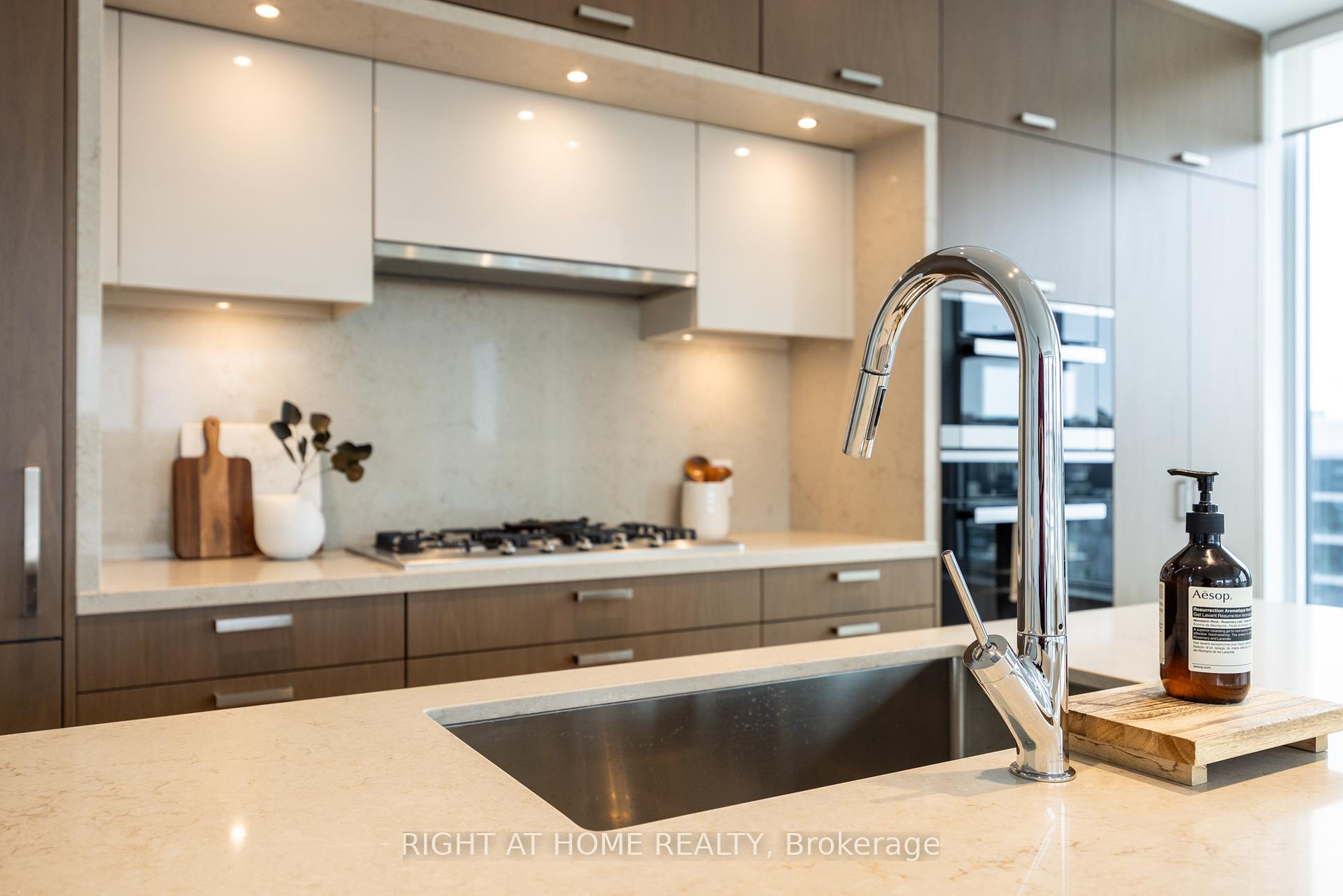 455 Wellington St W Unit: 1110