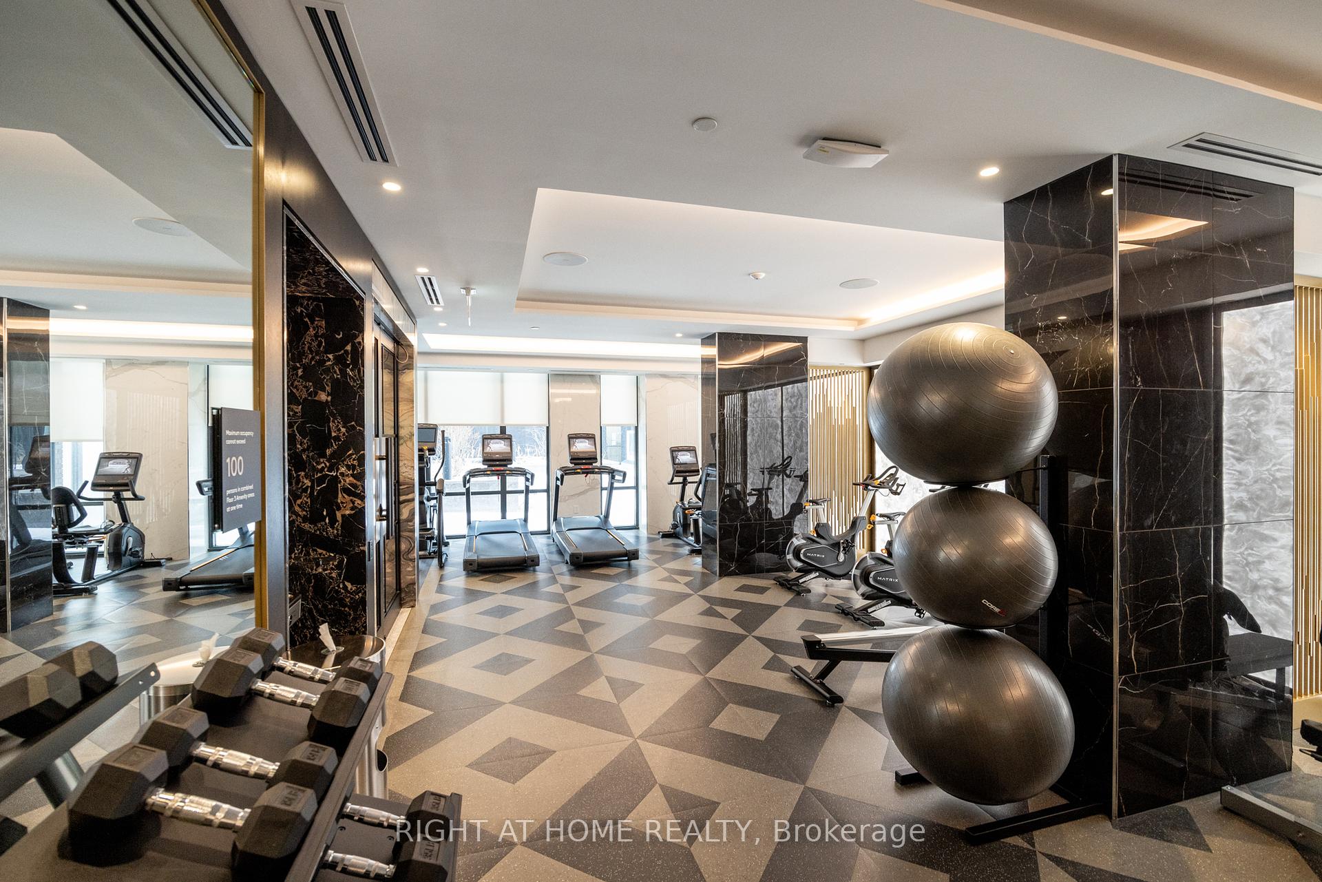 455 Wellington St W Unit: 1110