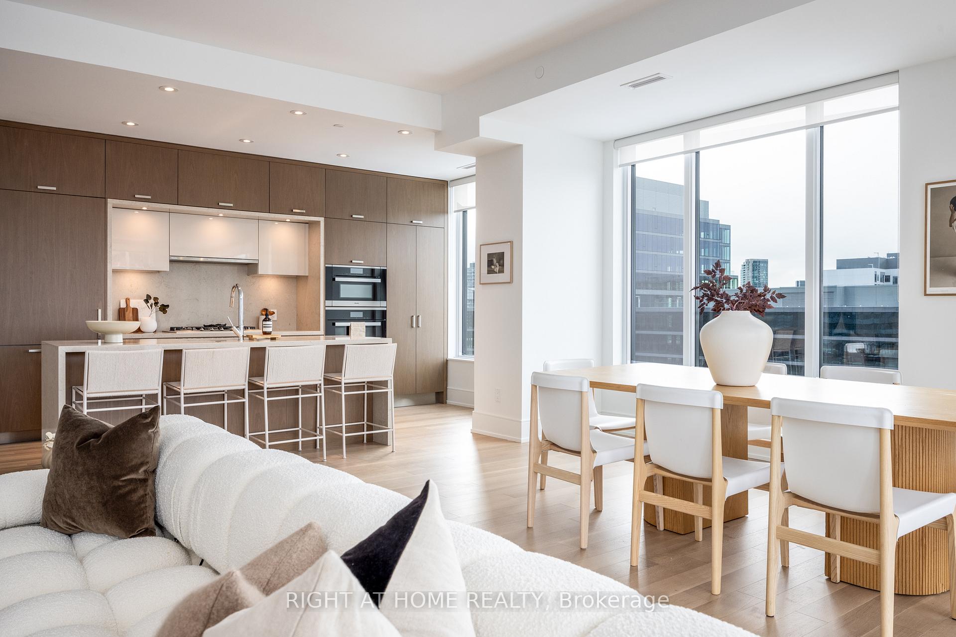 455 Wellington St W Unit: 1110