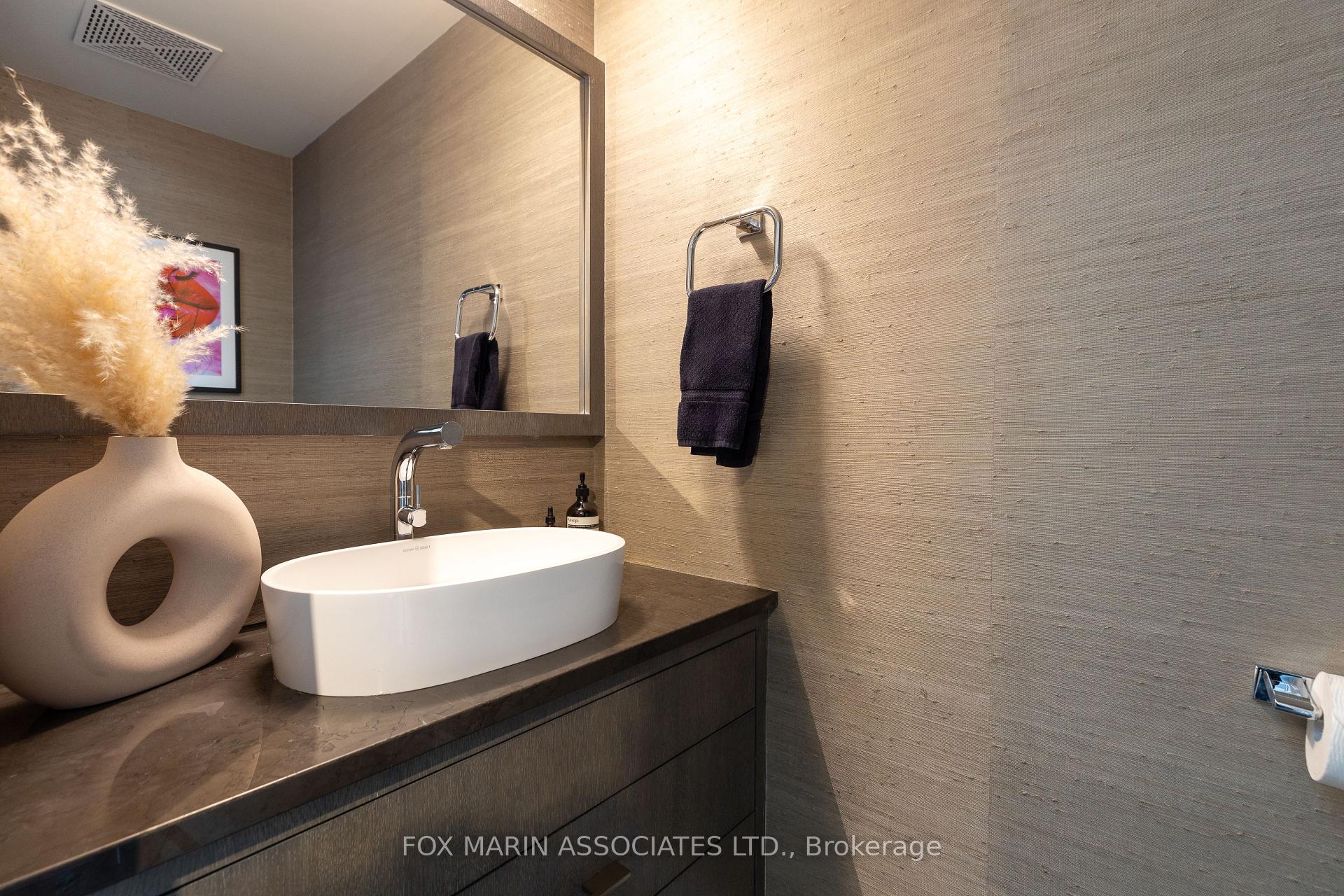 478 King St W Unit: PH-02