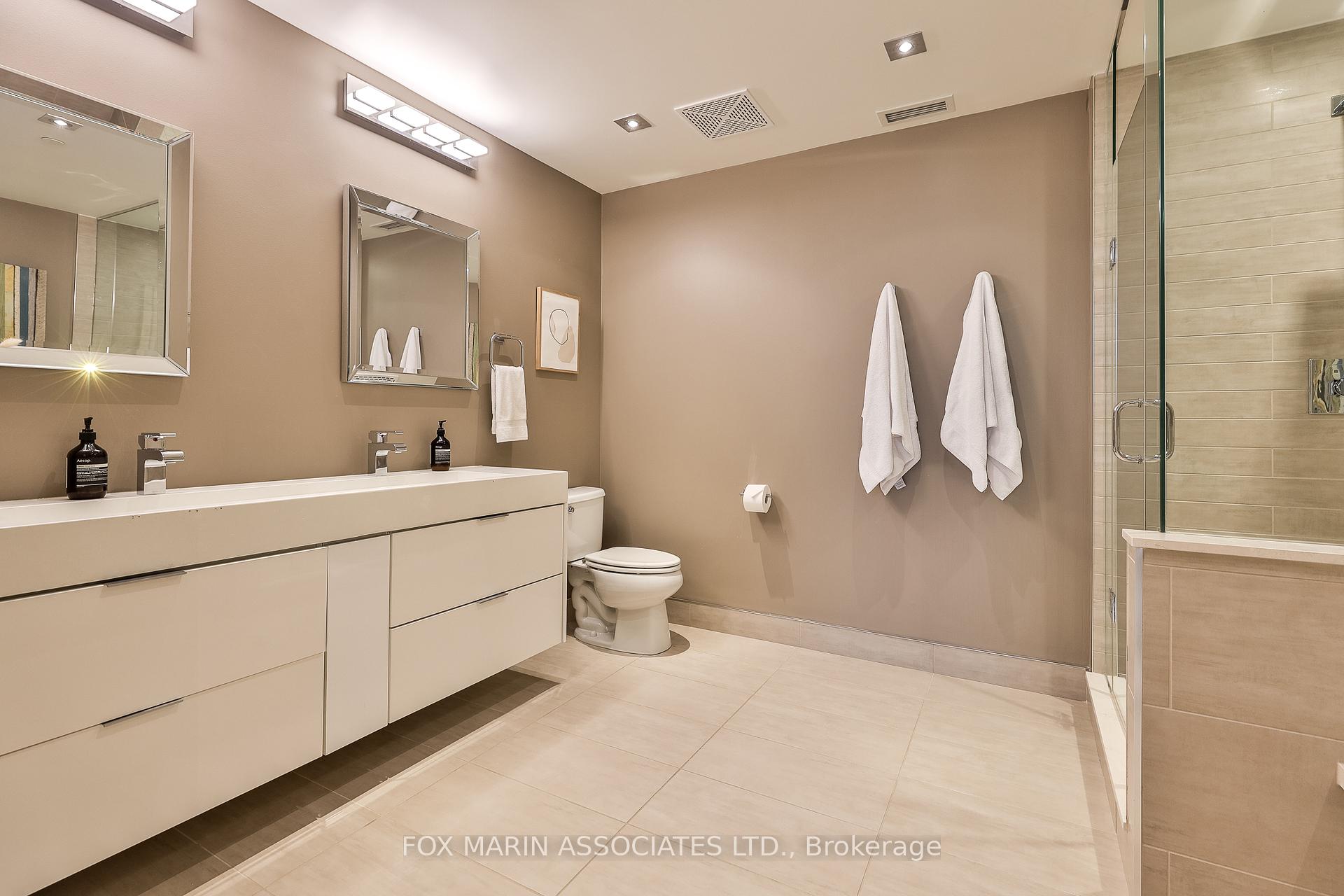 478 King St W Unit: PH-02