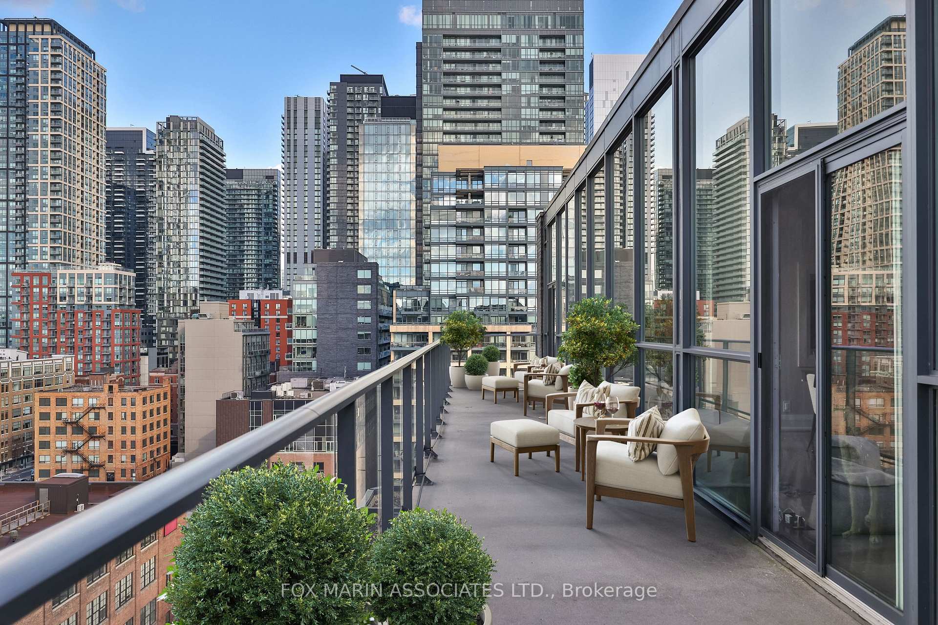 478 King St W Unit: PH-02