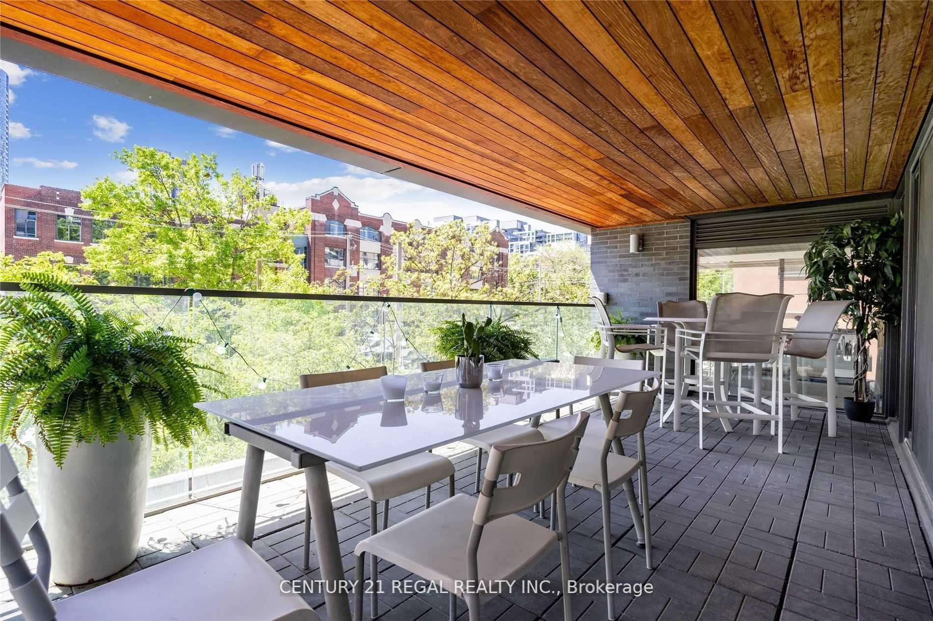 500 Wellington St W Unit: 201