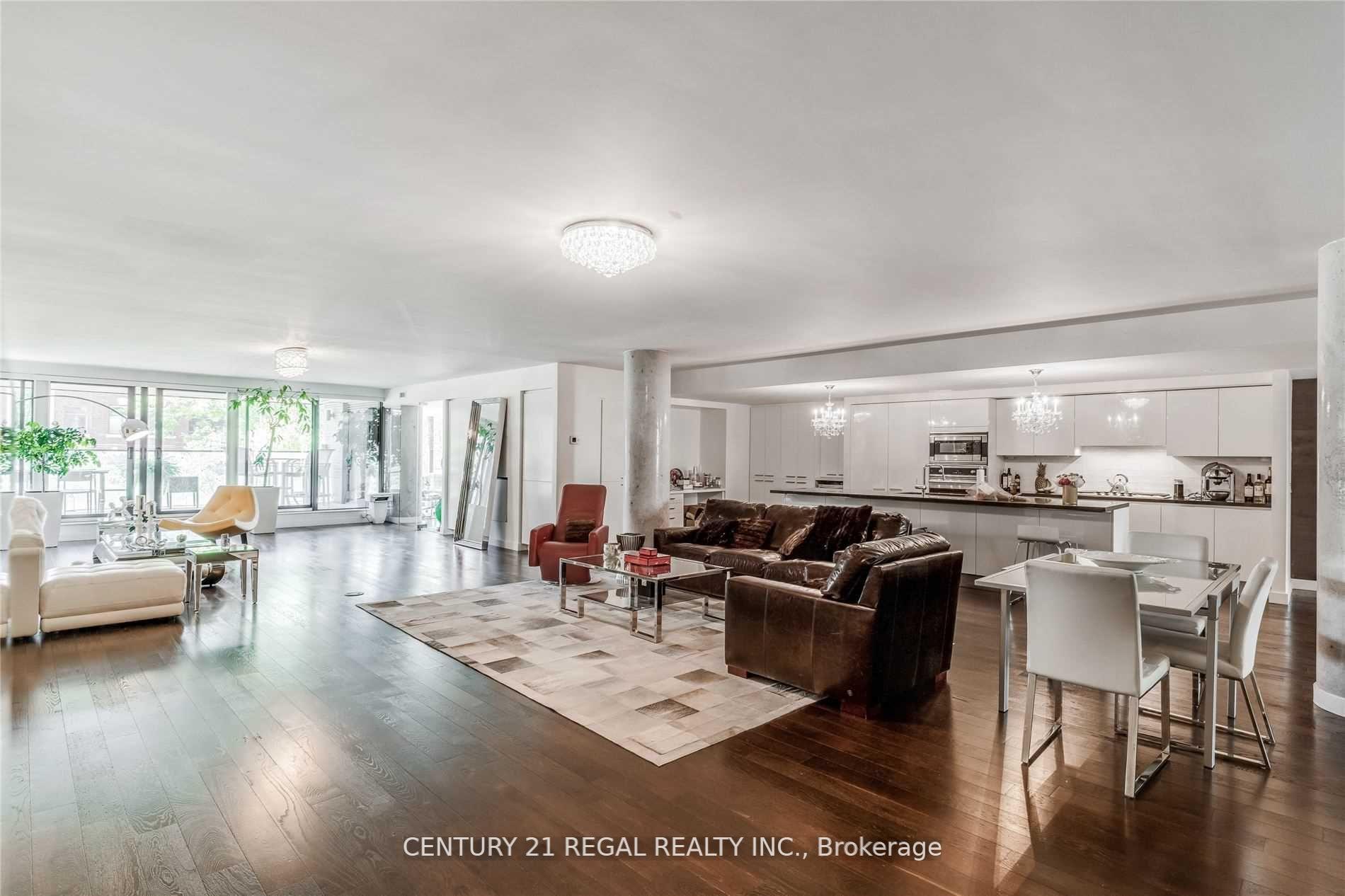 500 Wellington St W Unit: 201