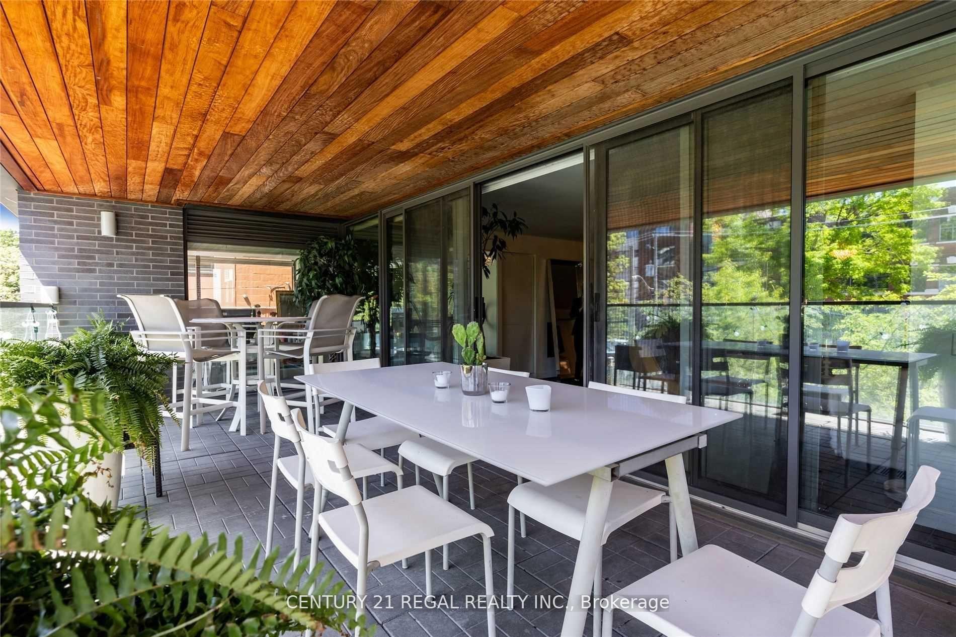 500 Wellington St W Unit: 201