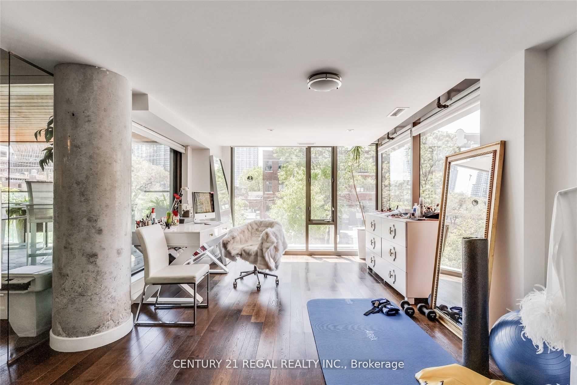 500 Wellington St W Unit: 201