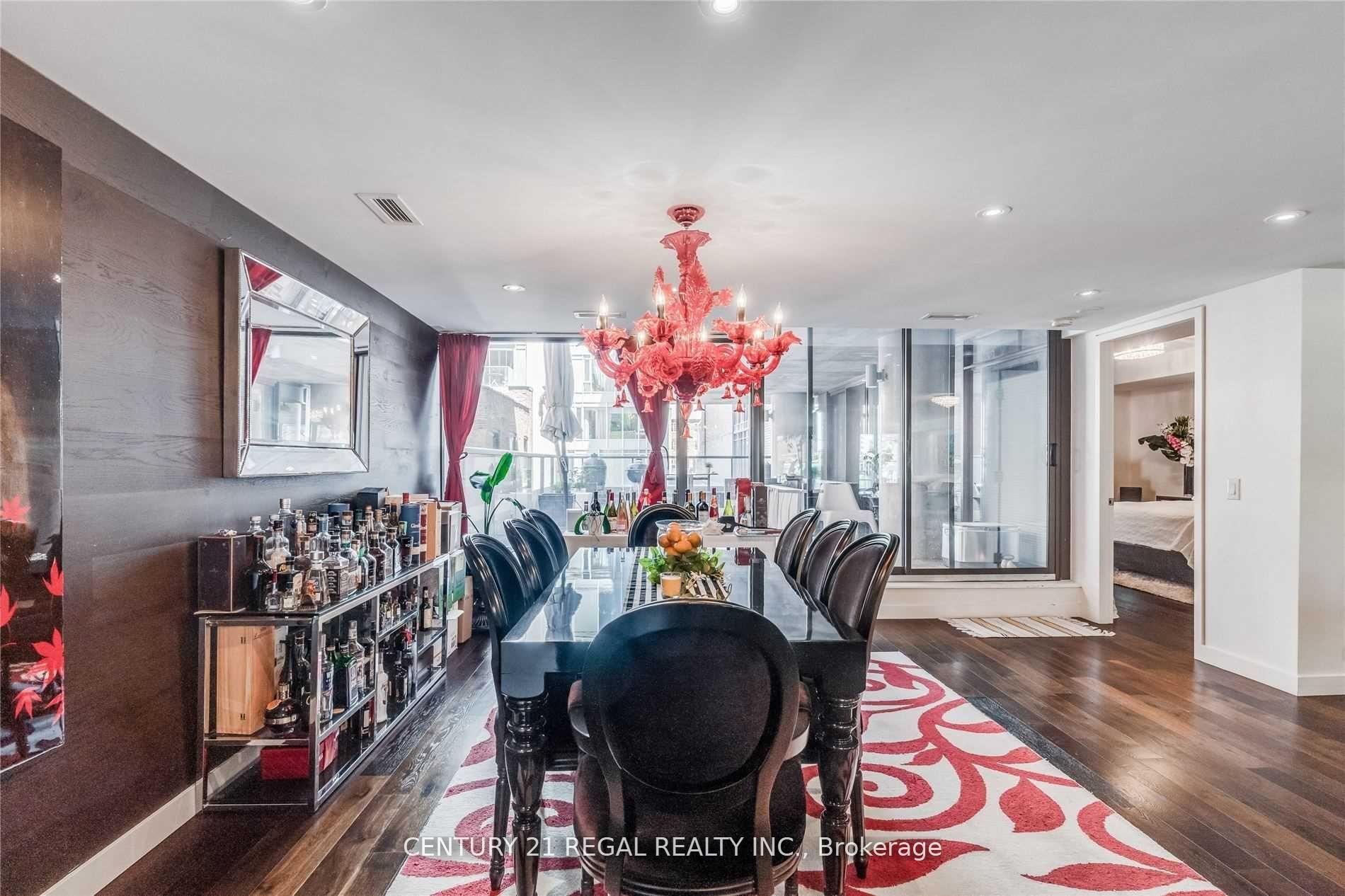 500 Wellington St W Unit: 201