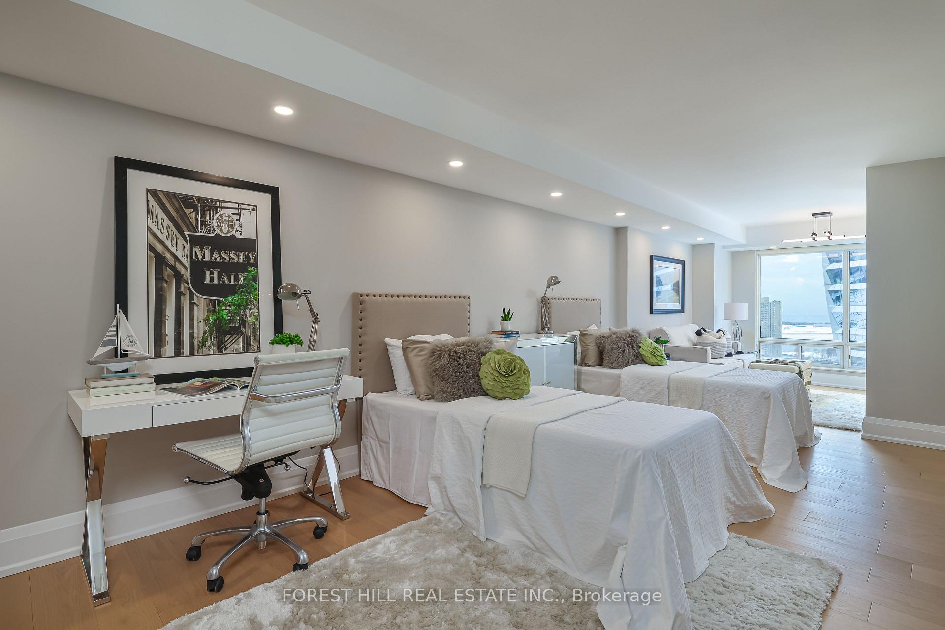 33 University Ave Unit: 2702