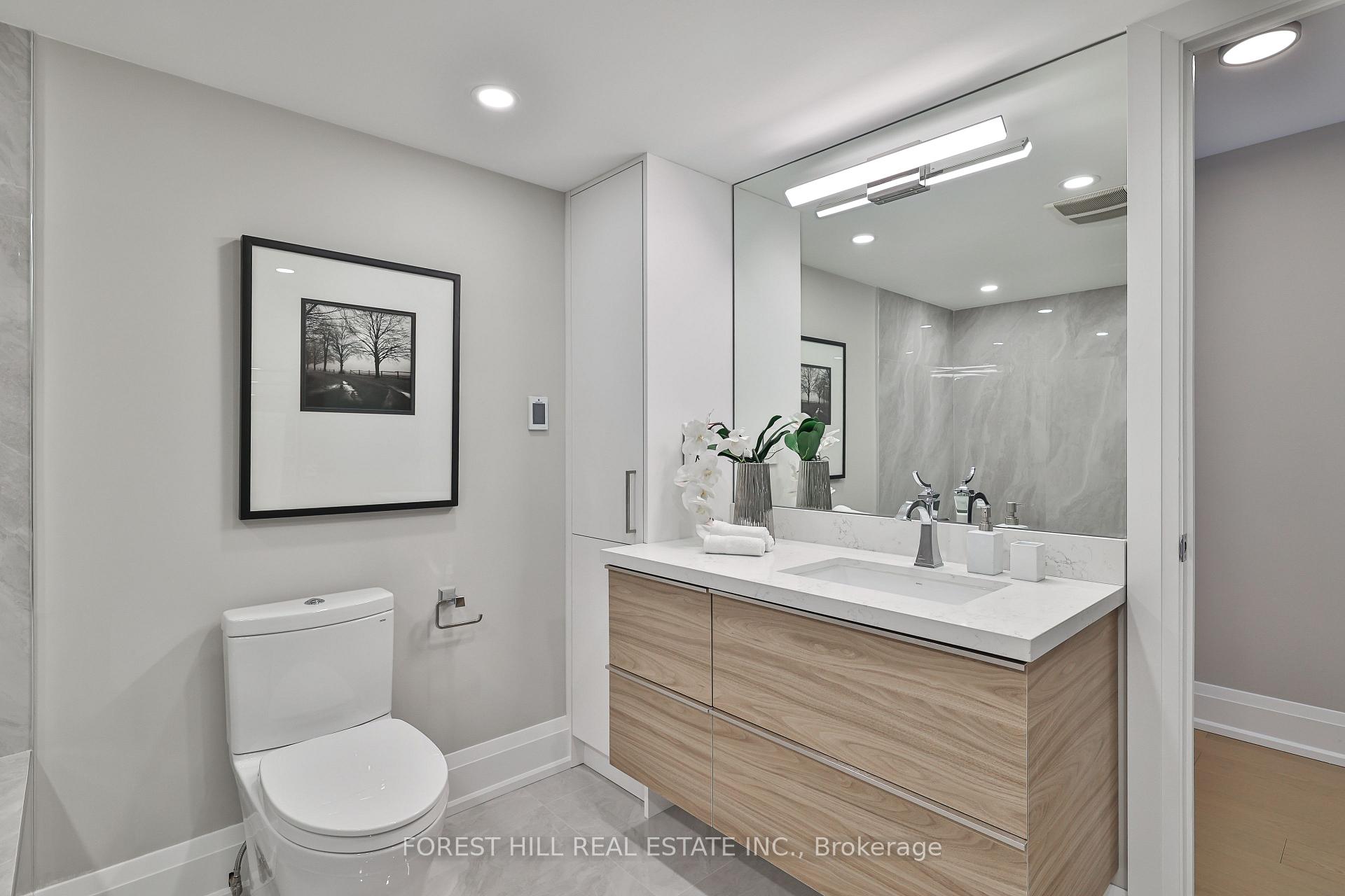 33 University Ave Unit: 2702