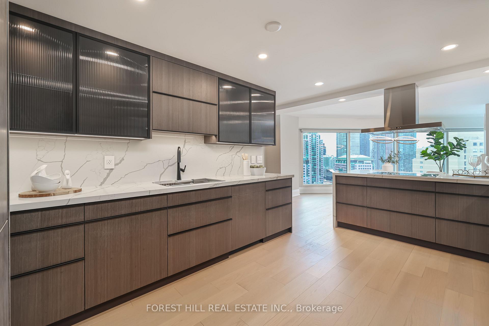 33 University Ave Unit: 2702