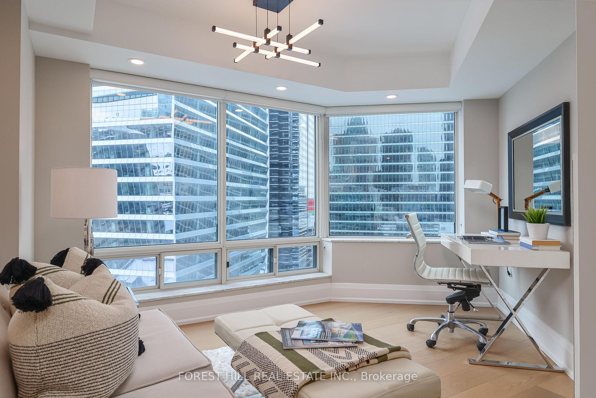 33 University Ave Unit: 2702