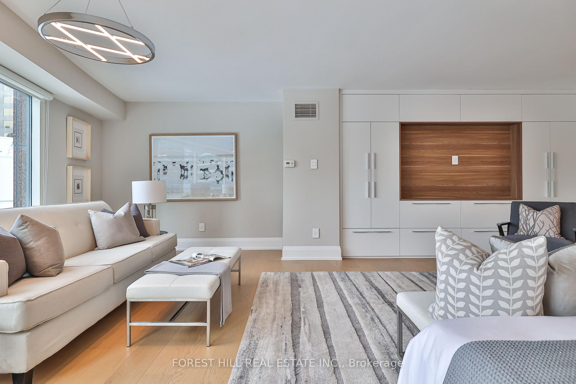 33 University Ave Unit: 2702