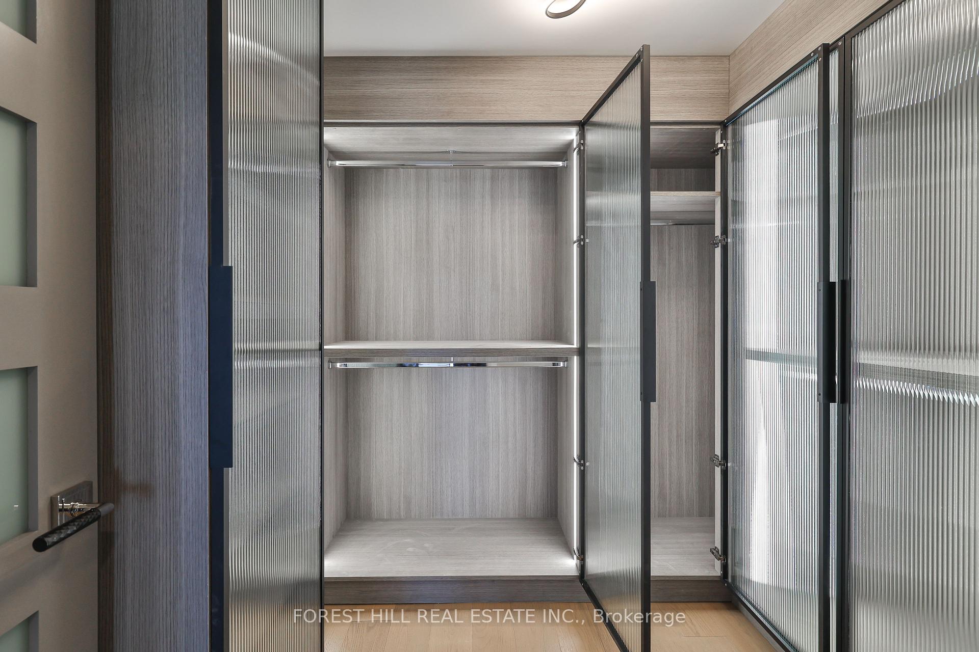 33 University Ave Unit: 2702