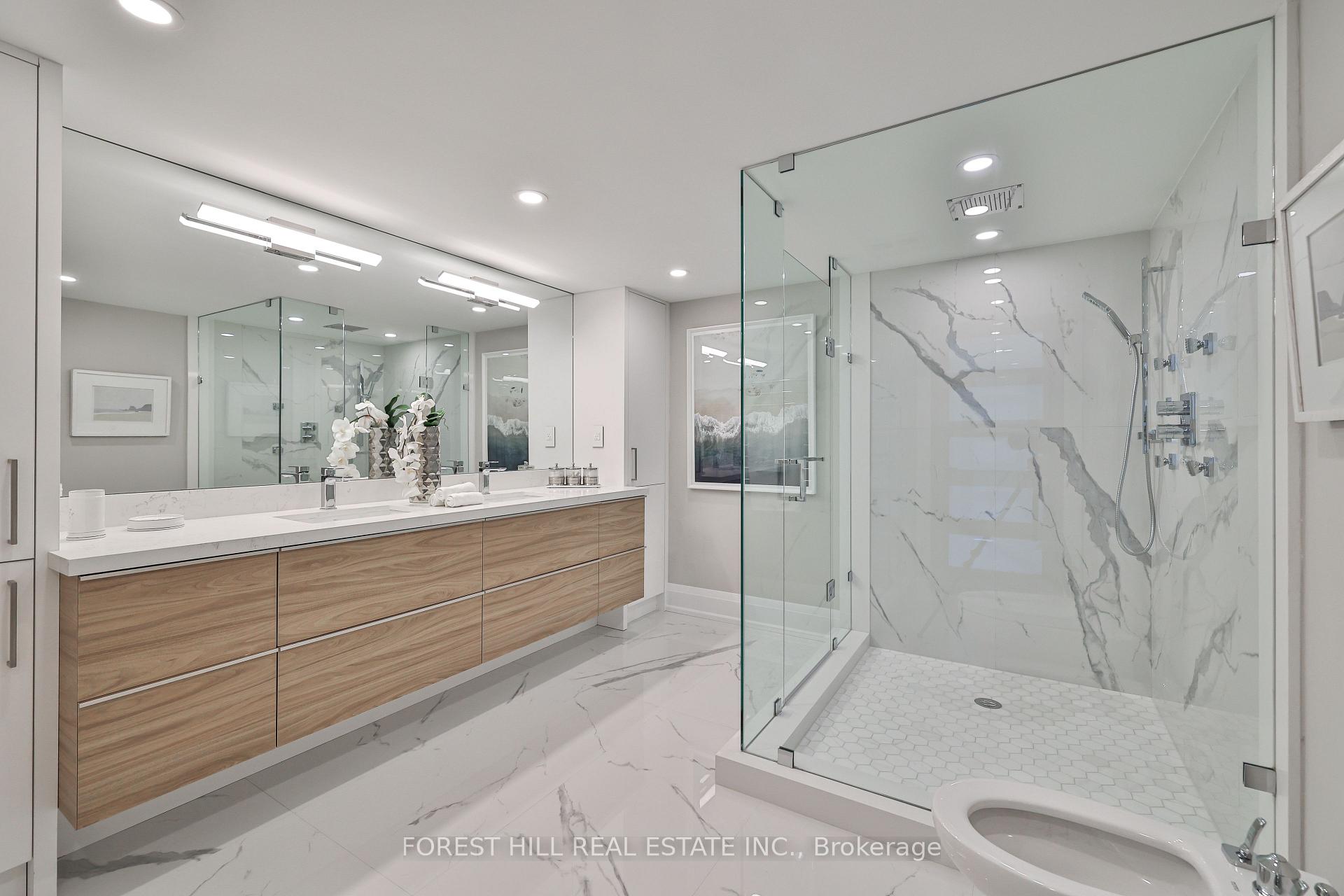 33 University Ave Unit: 2702