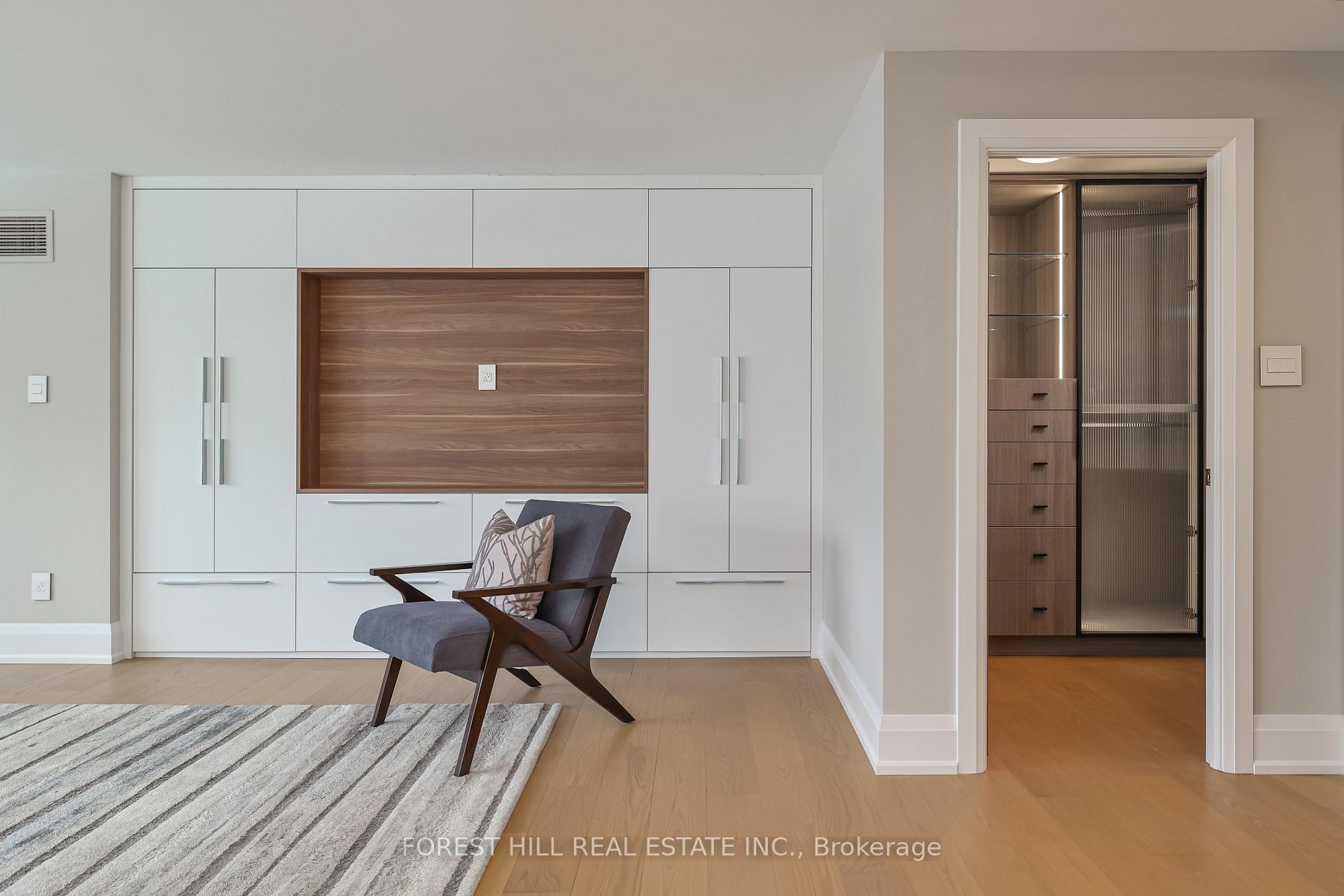 33 University Ave Unit: 2702