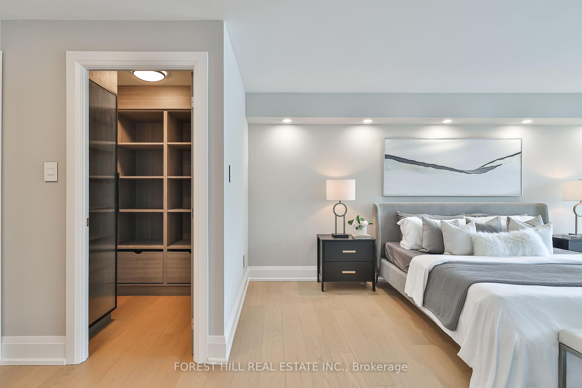 33 University Ave Unit: 2702