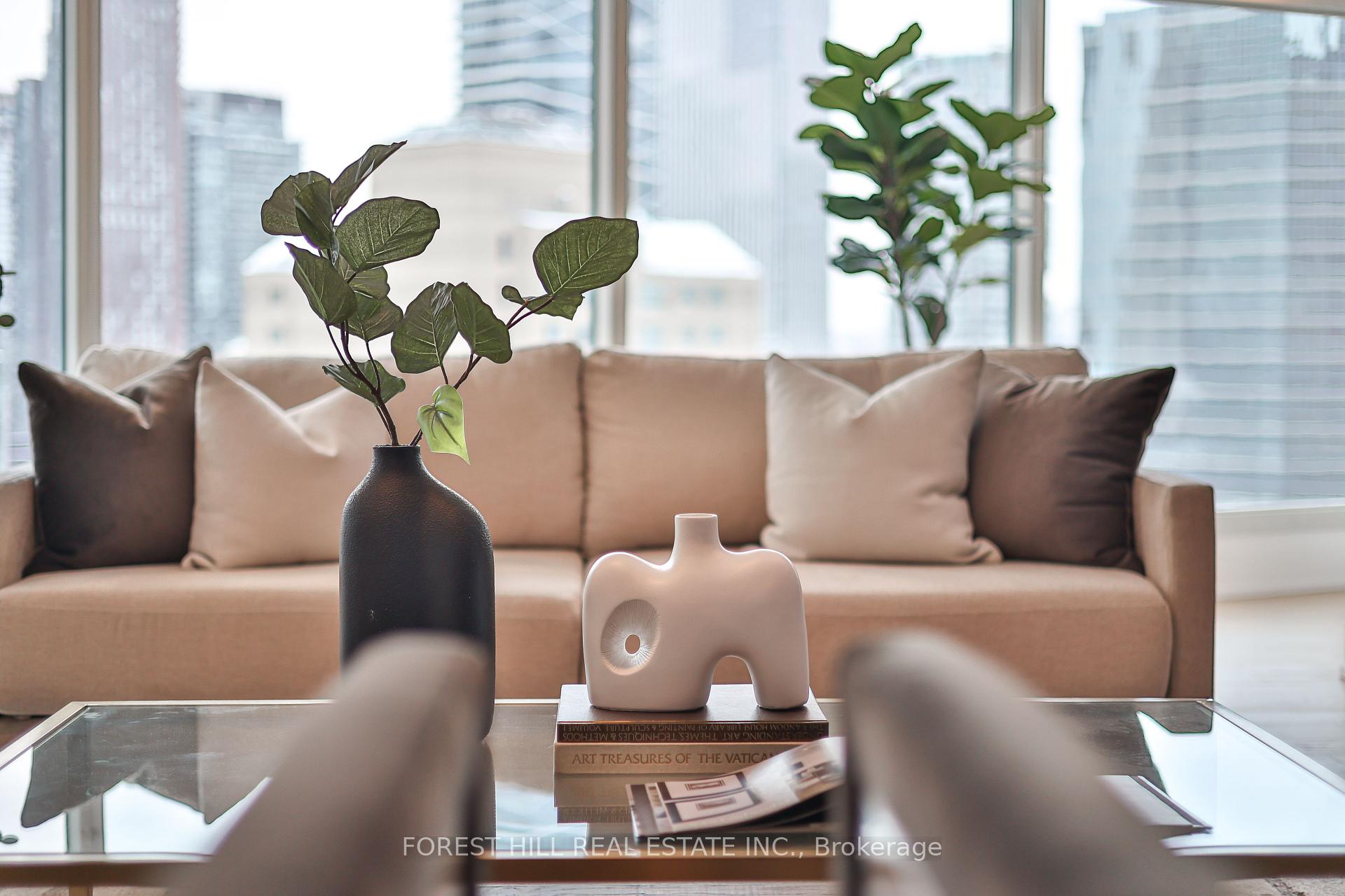 33 University Ave Unit: 2702