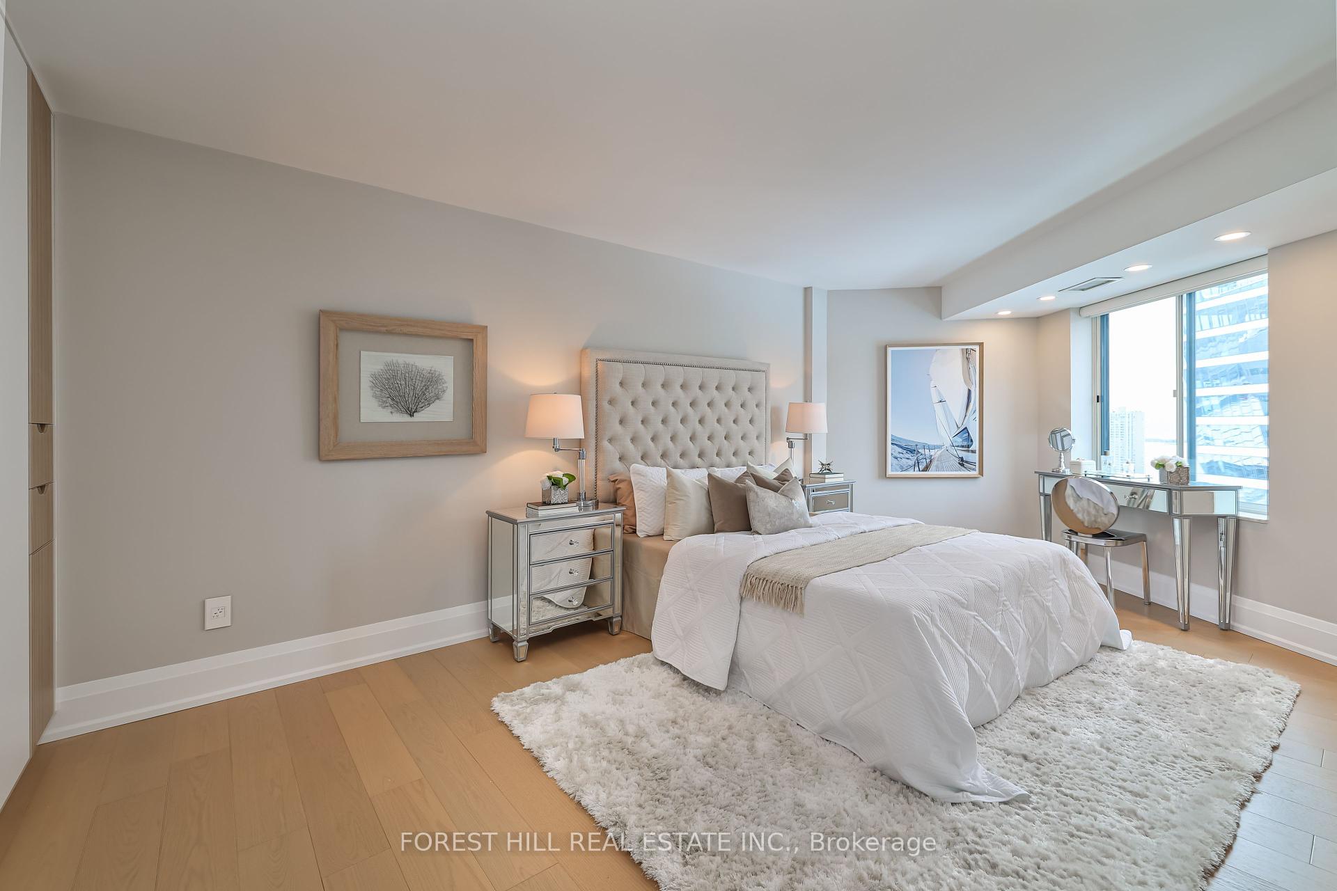 33 University Ave Unit: 2702