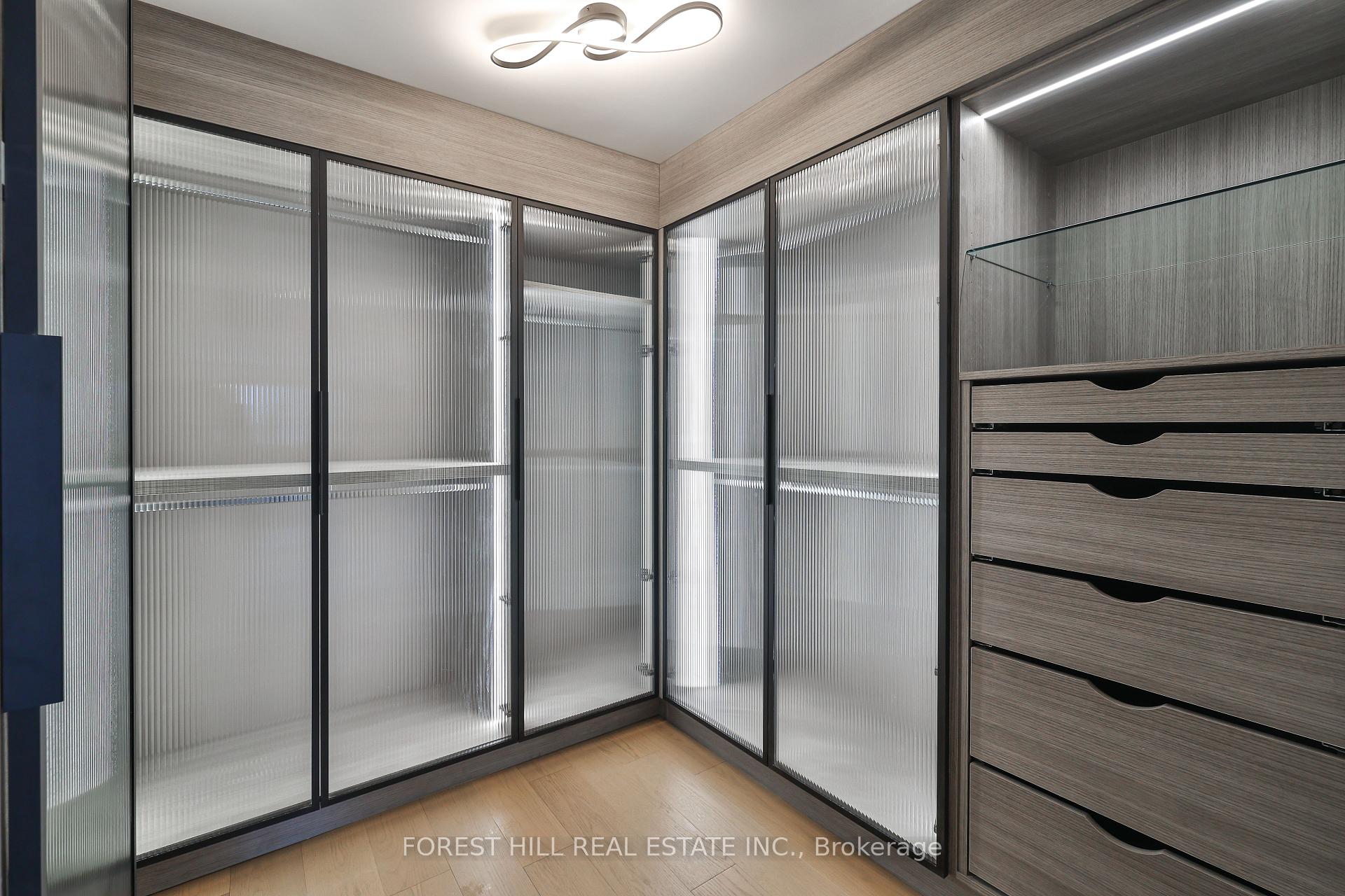 33 University Ave Unit: 2702