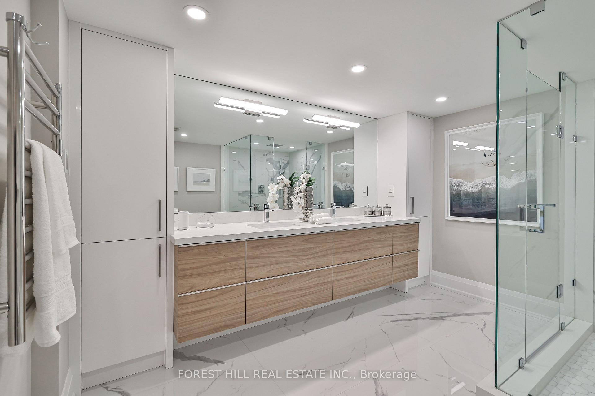 33 University Ave Unit: 2702