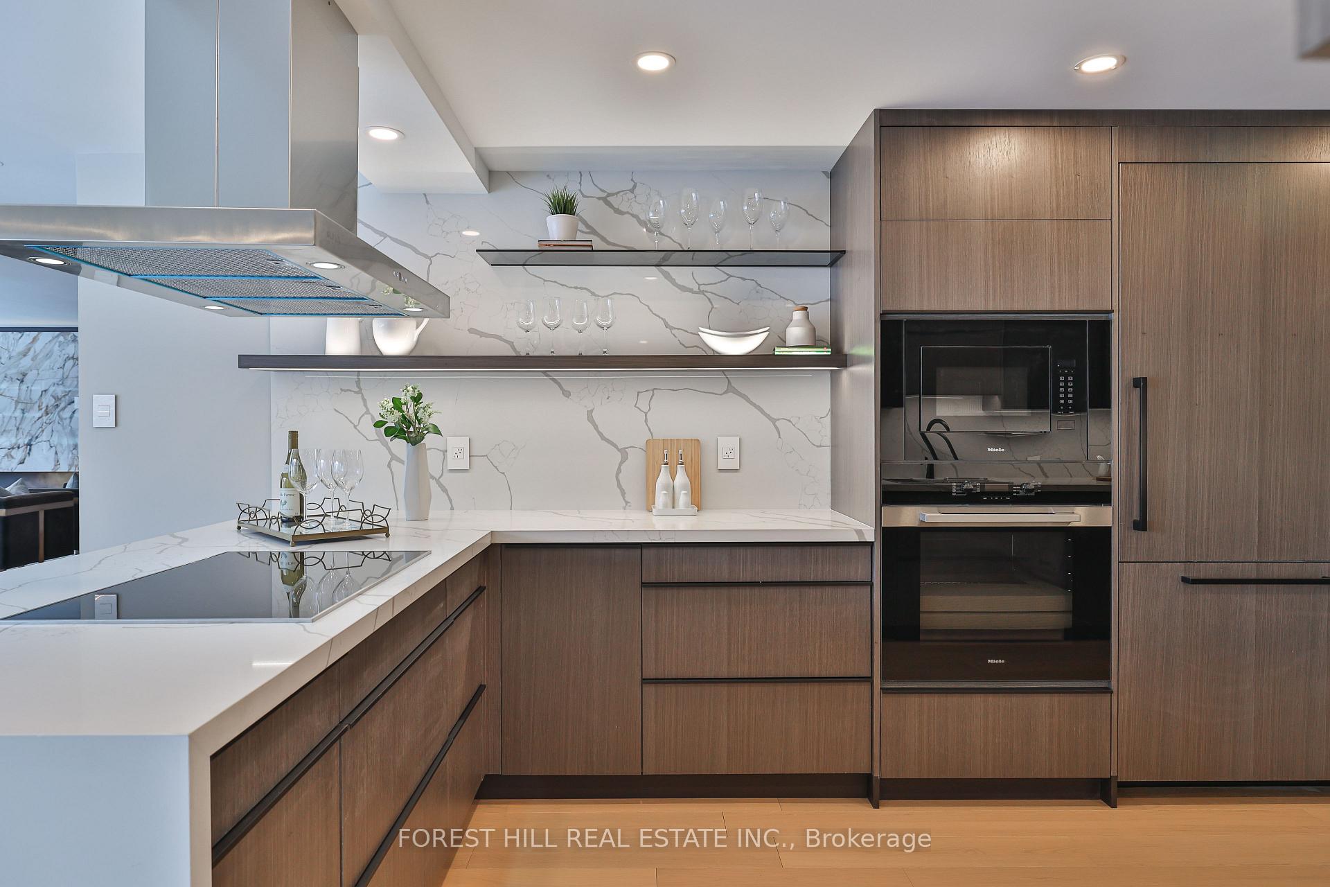 33 University Ave Unit: 2702