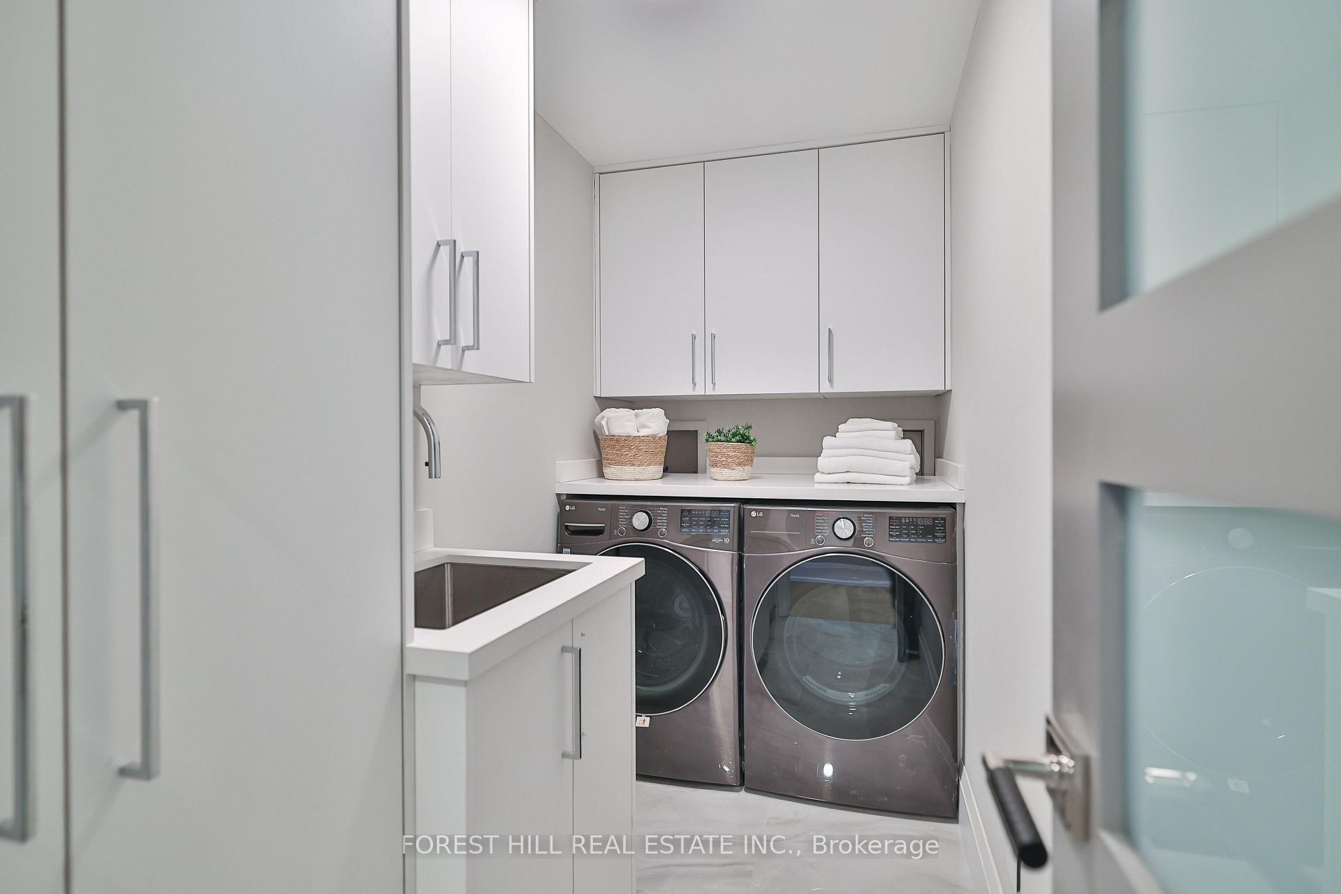 33 University Ave Unit: 2702