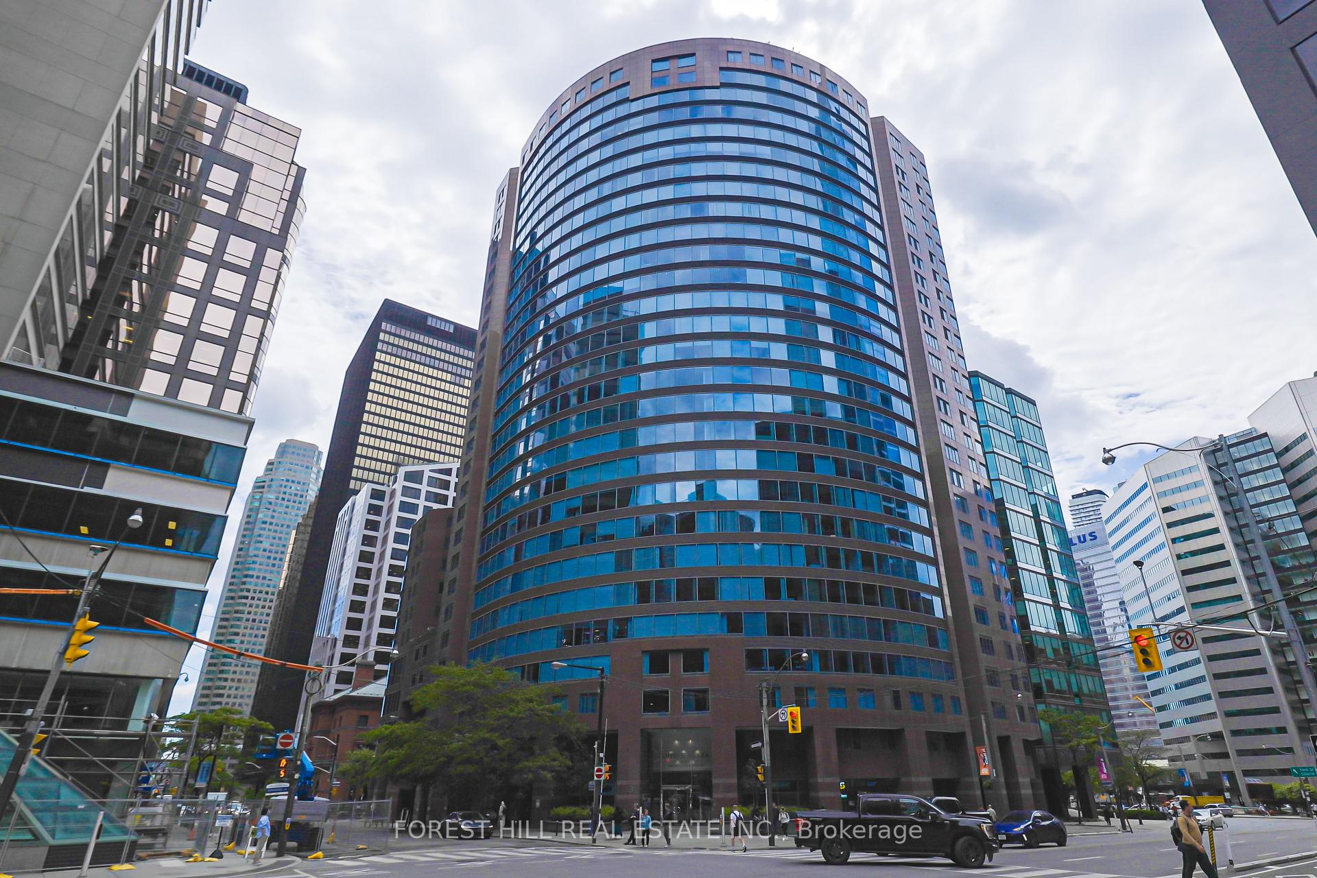 33 University Ave Unit: 2702