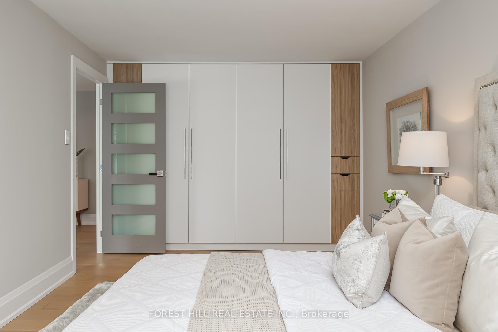 33 University Ave Unit: 2702