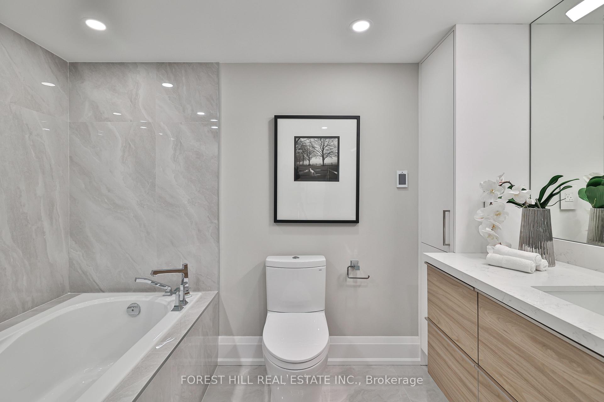 33 University Ave Unit: 2702