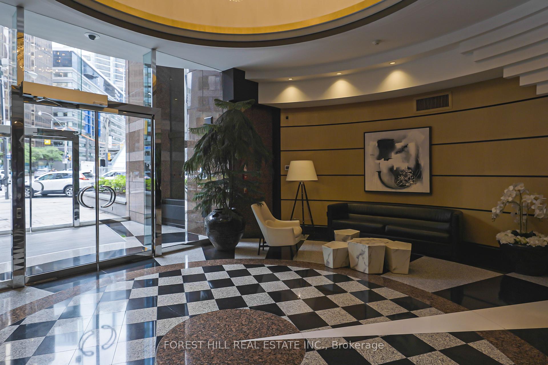 33 University Ave Unit: 2702