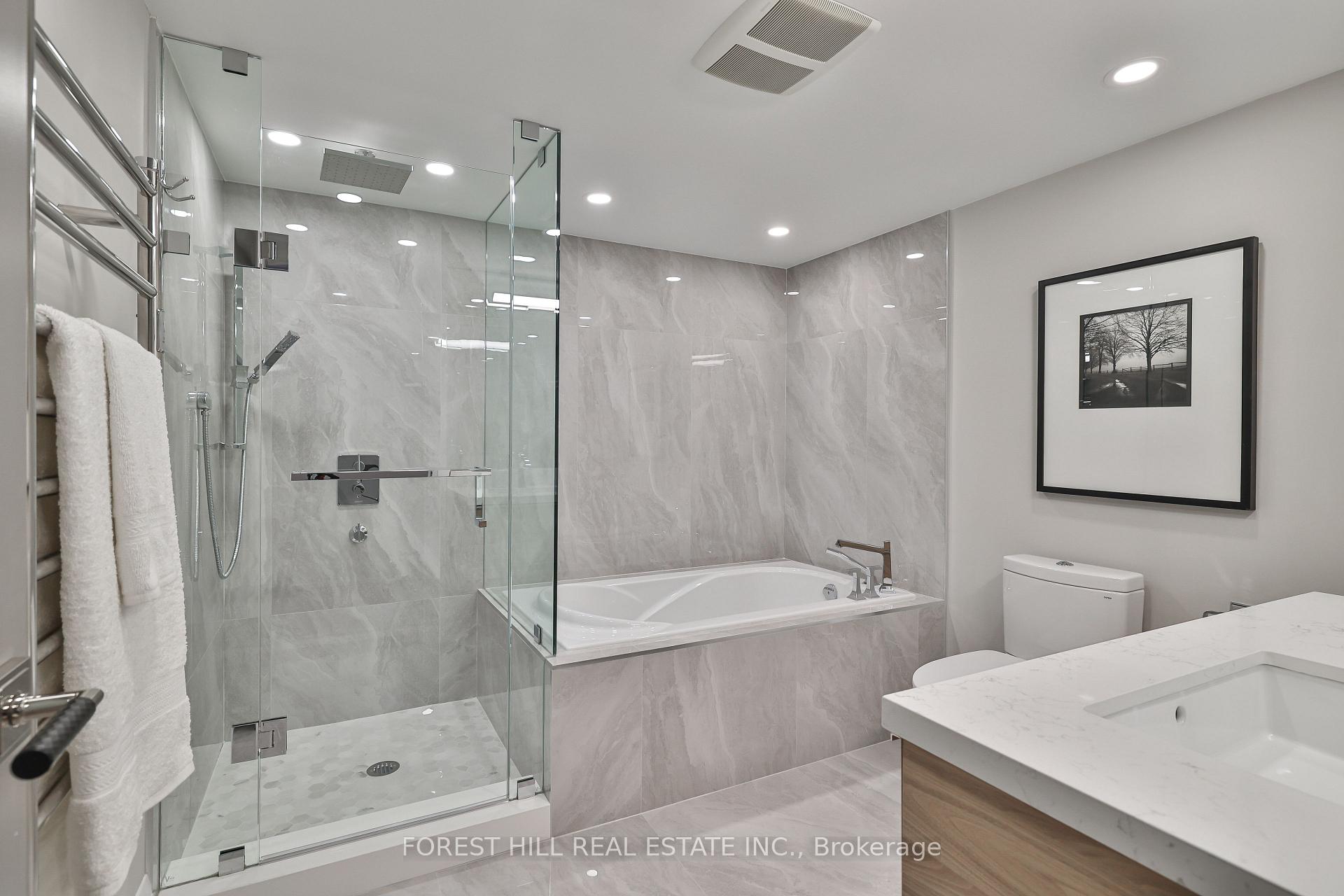 33 University Ave Unit: 2702