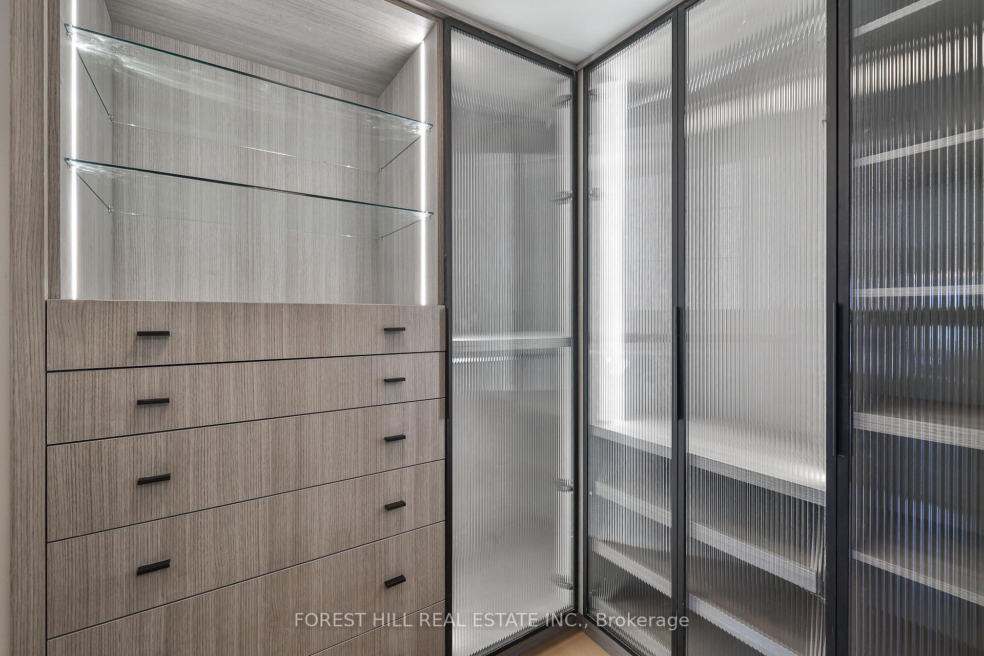 33 University Ave Unit: 2702